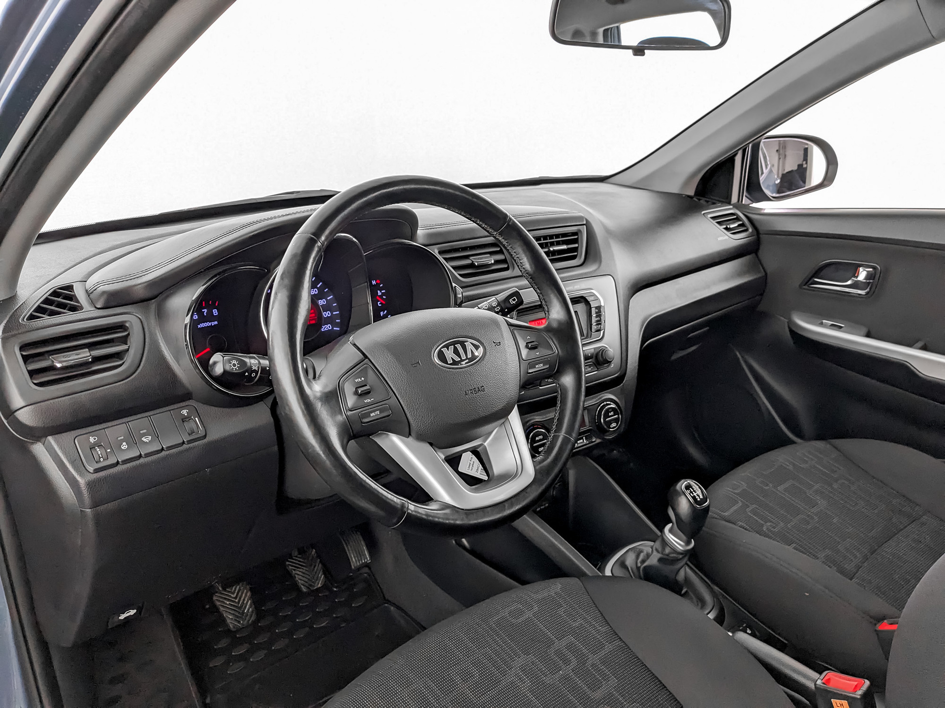 Kia Rio Голубой, 2013, 80 809 км