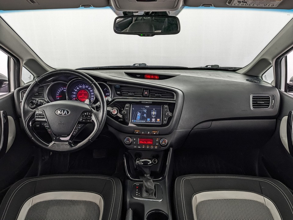 Kia Ceed Белый, 2018, 94 947 км