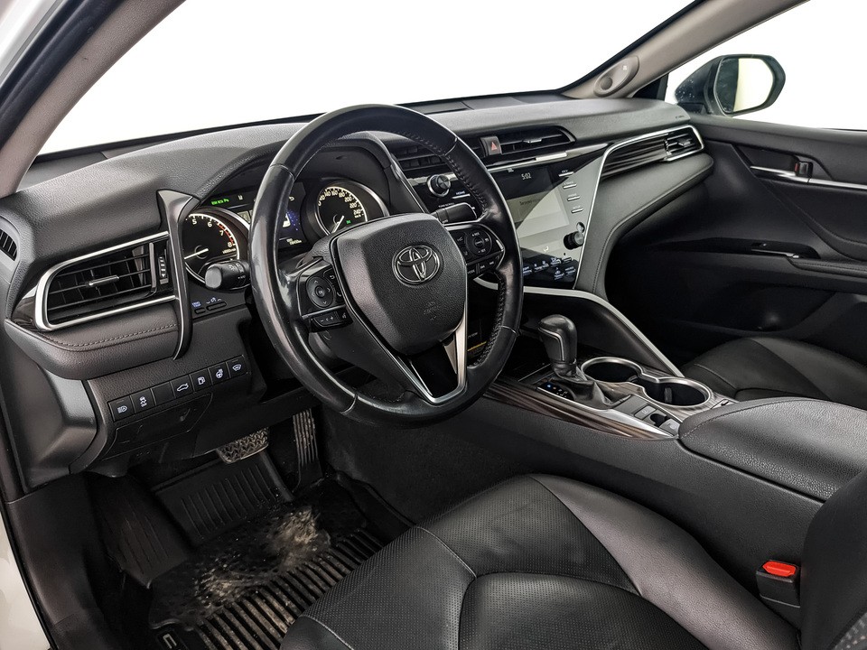 Toyota Camry Белый, 2018, 118 360 км