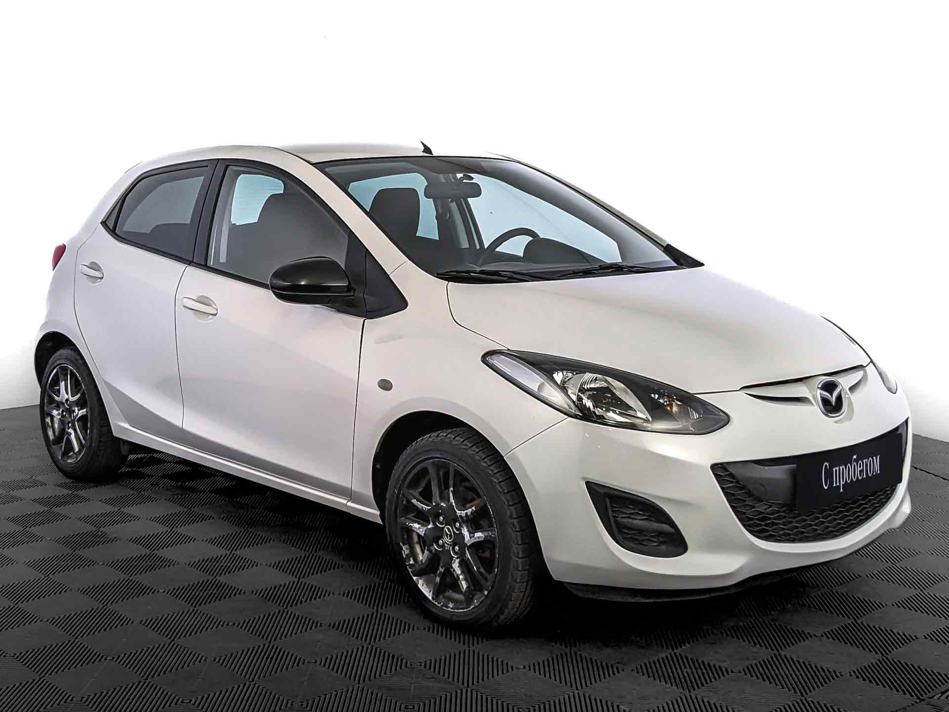 Mazda 2 белый, 2013, 65 838 км