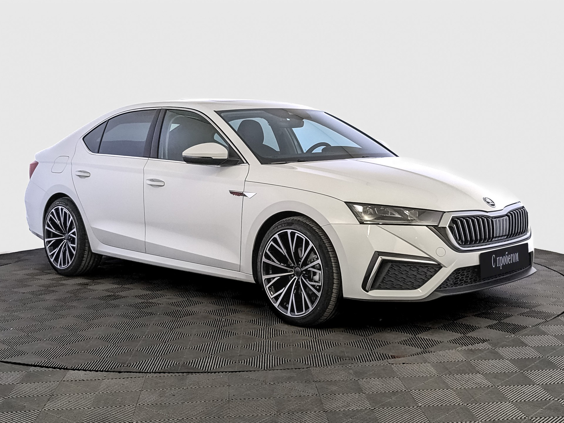 Skoda Octavia Белый, 2023, 10 780 км