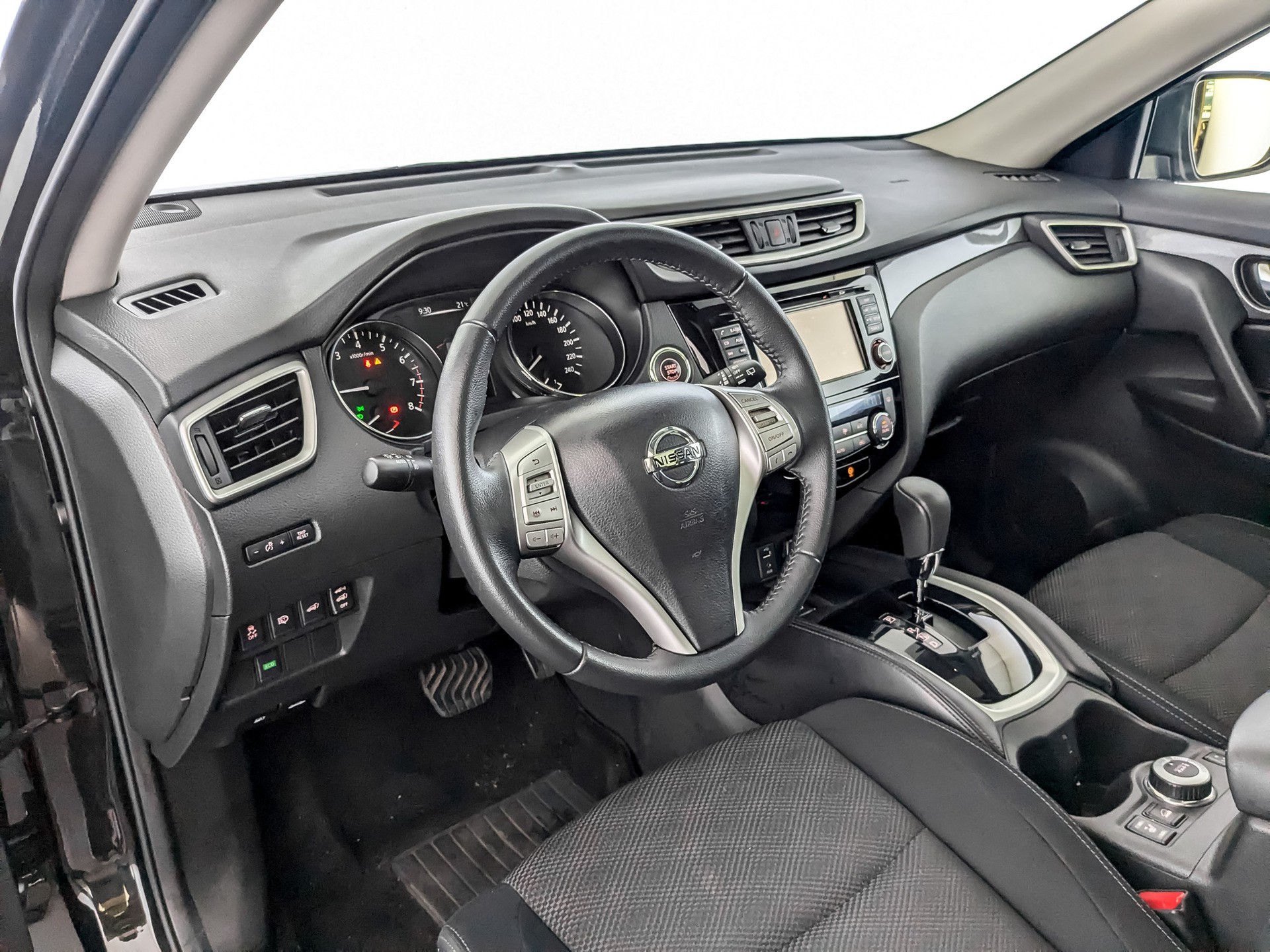 Nissan X-Trail черный, 2018, 93 700 км