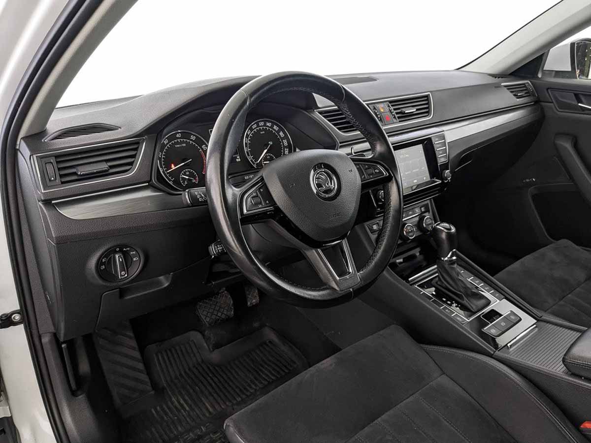 Skoda Superb Белый, 2015, 137 037 км