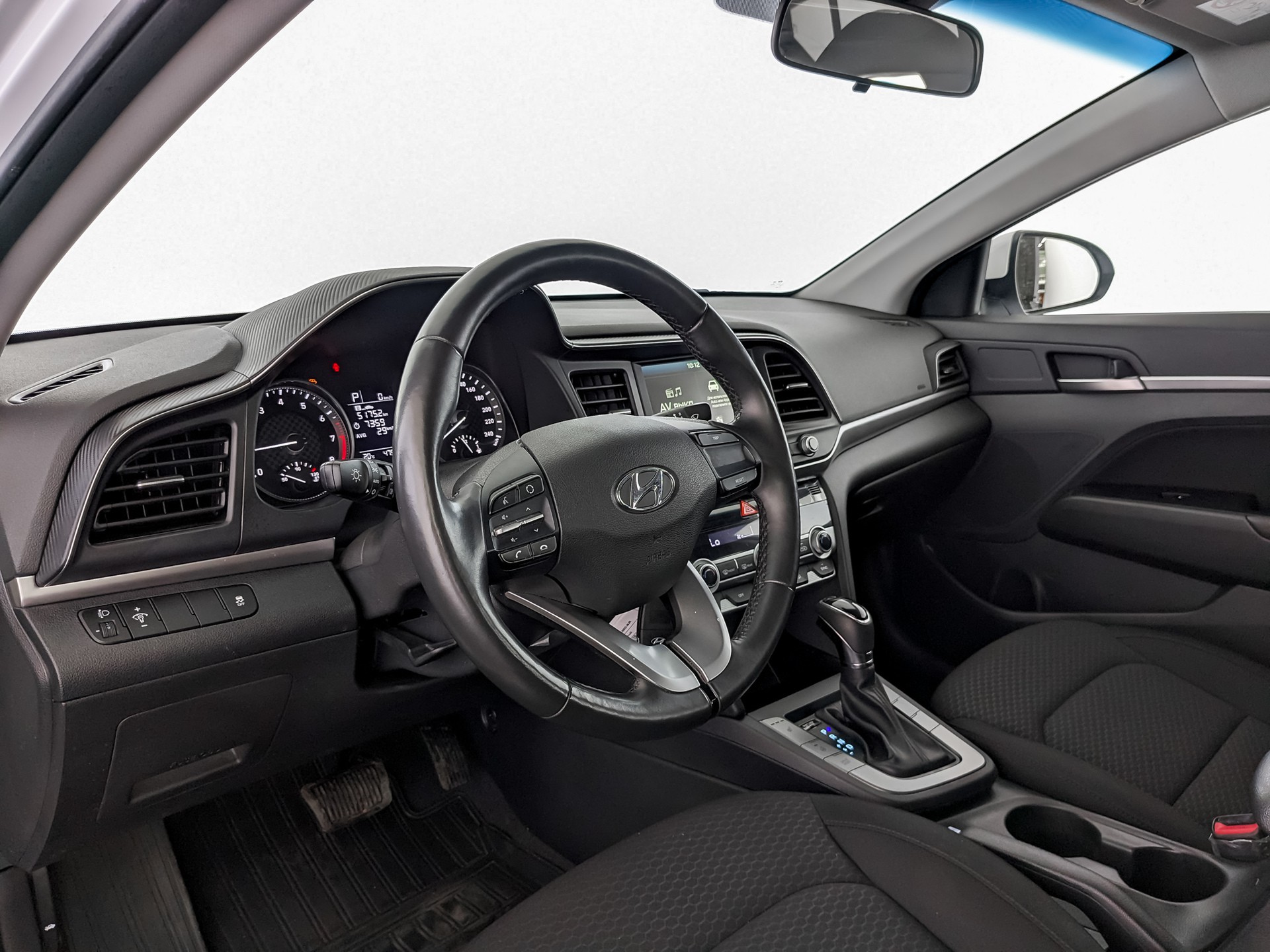 Hyundai Elantra Белый, 2020, 71 482 км