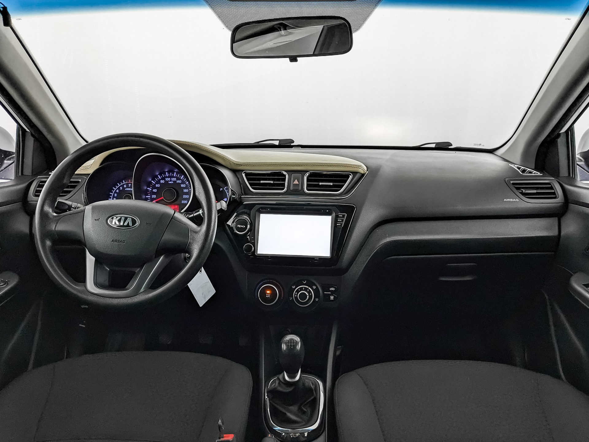 Kia Rio Белый, 2014, 149 583 км