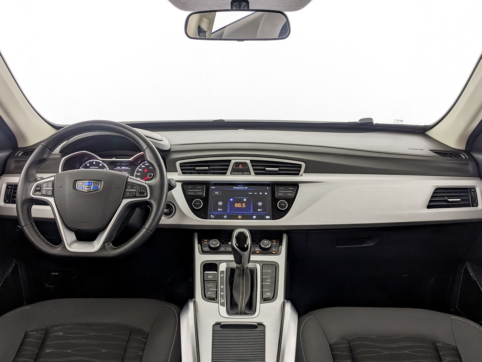 Geely Atlas Белый, 2018, 132 146 км