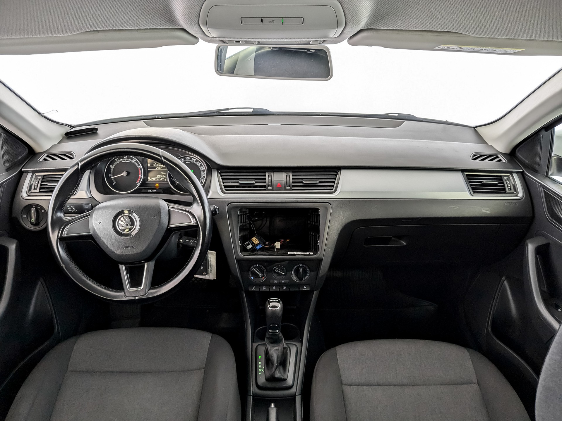 Skoda Rapid Белый, 2019, 89 386 км