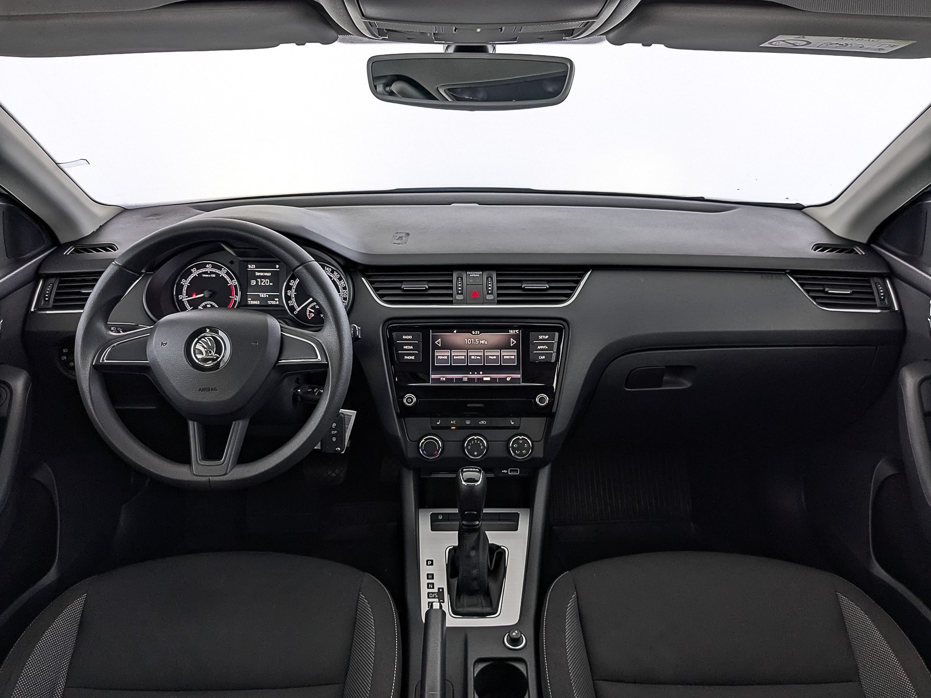 Skoda Octavia Белый, 2018, 130 856 км