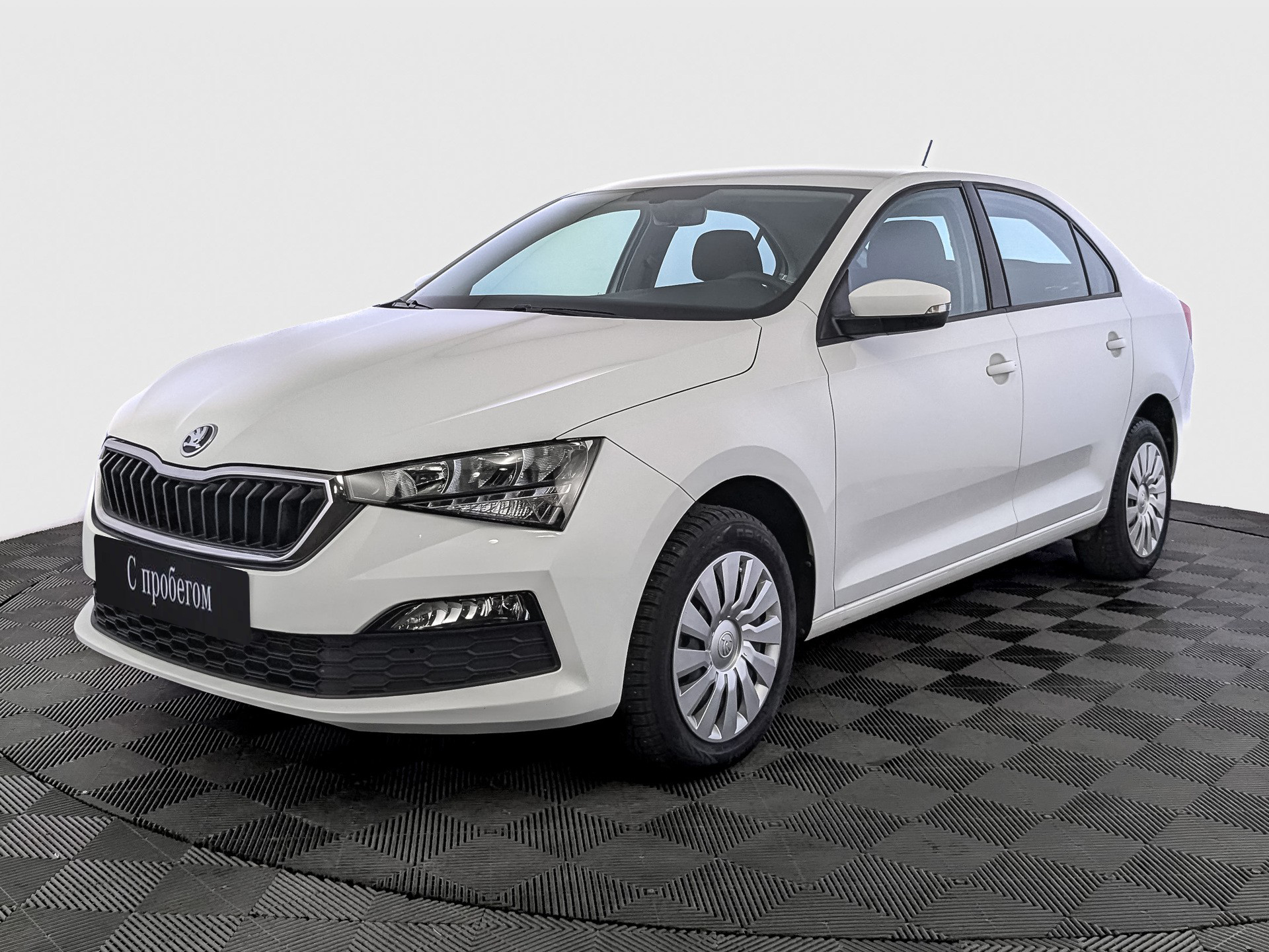 Skoda Rapid Белый, 2020, 66 200 км