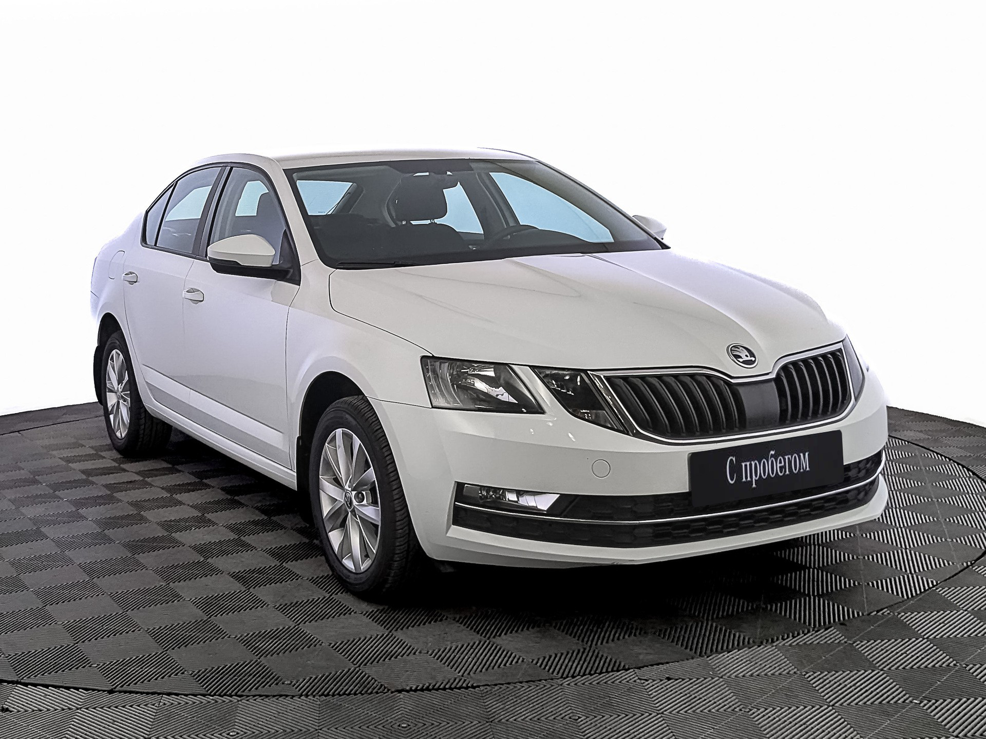 Skoda Octavia Белый, 2018, 130 856 км