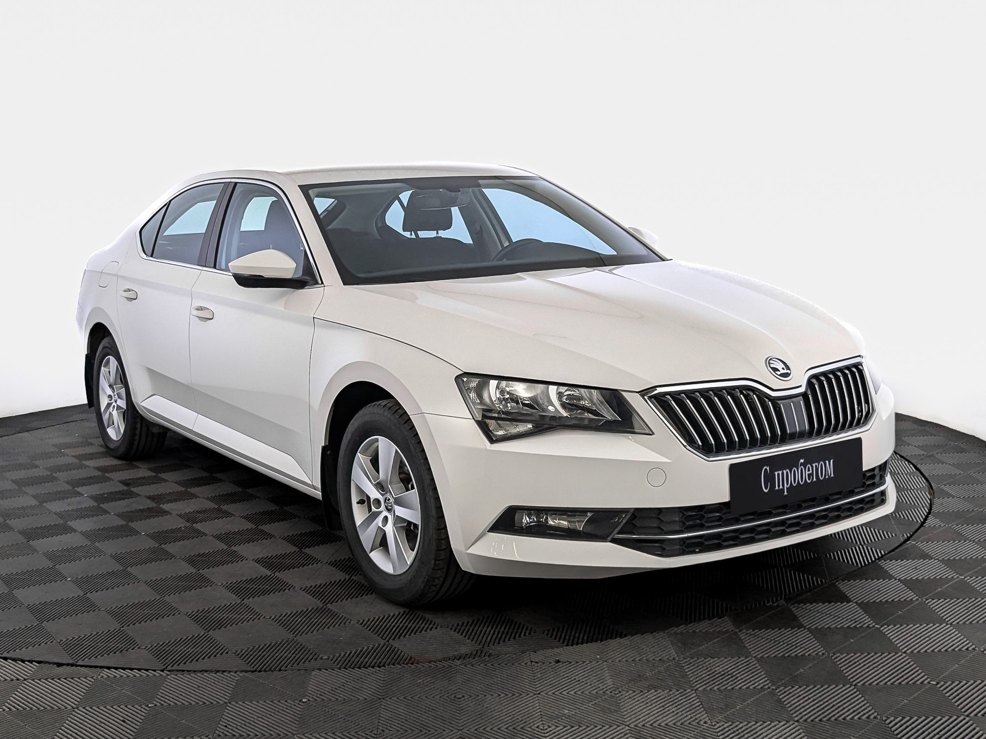 Skoda Superb белый, 2017, 105 276 км