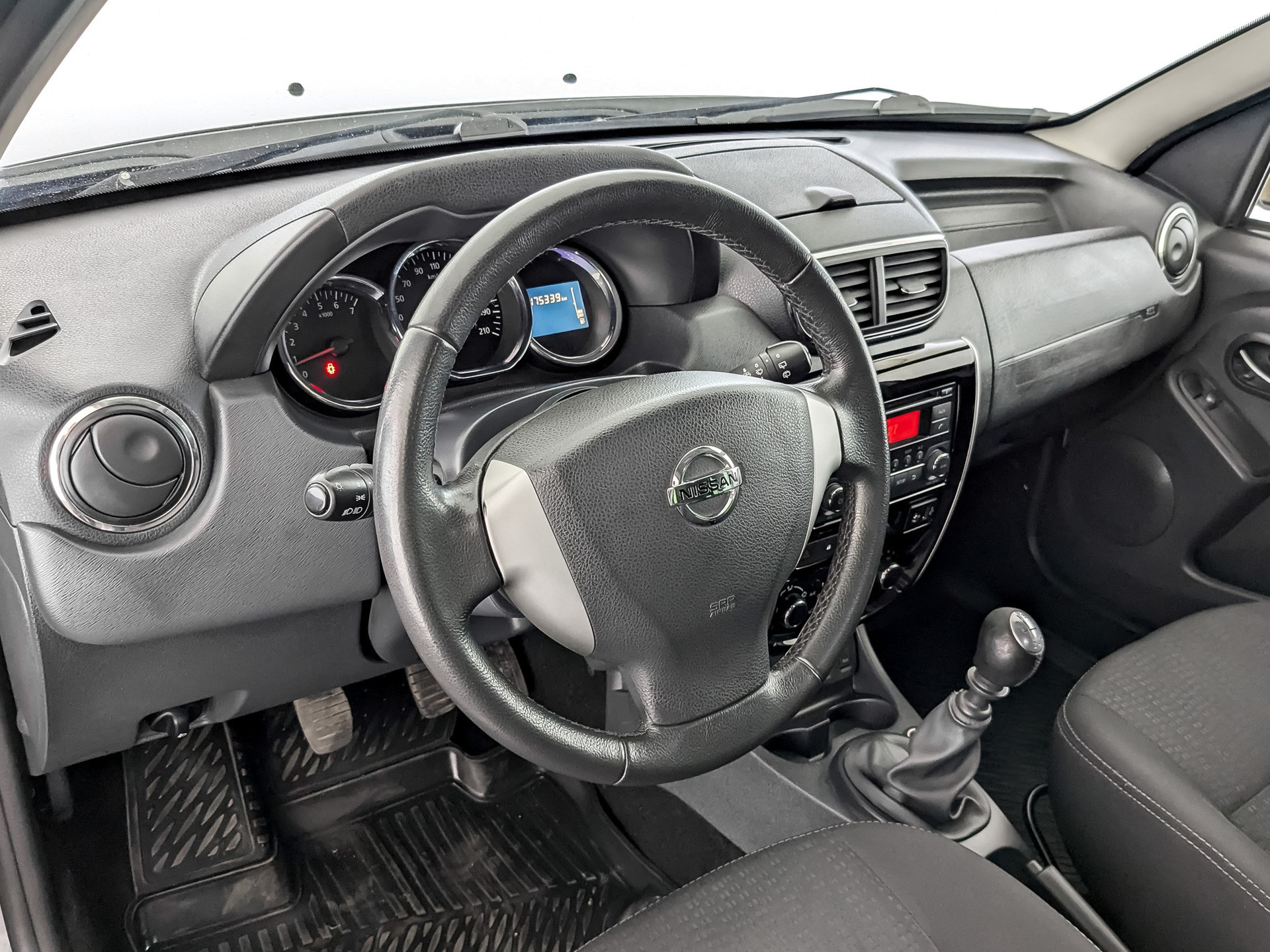 Nissan Terrano серый, 2016, 175 337 км