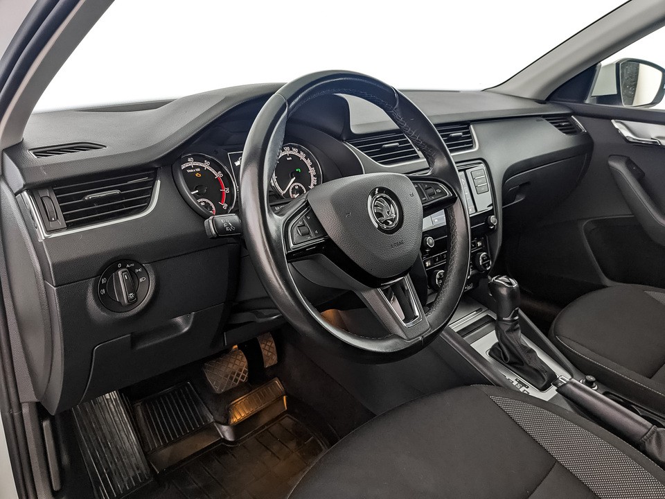 Skoda Octavia Белый, 2018, 118 901 км