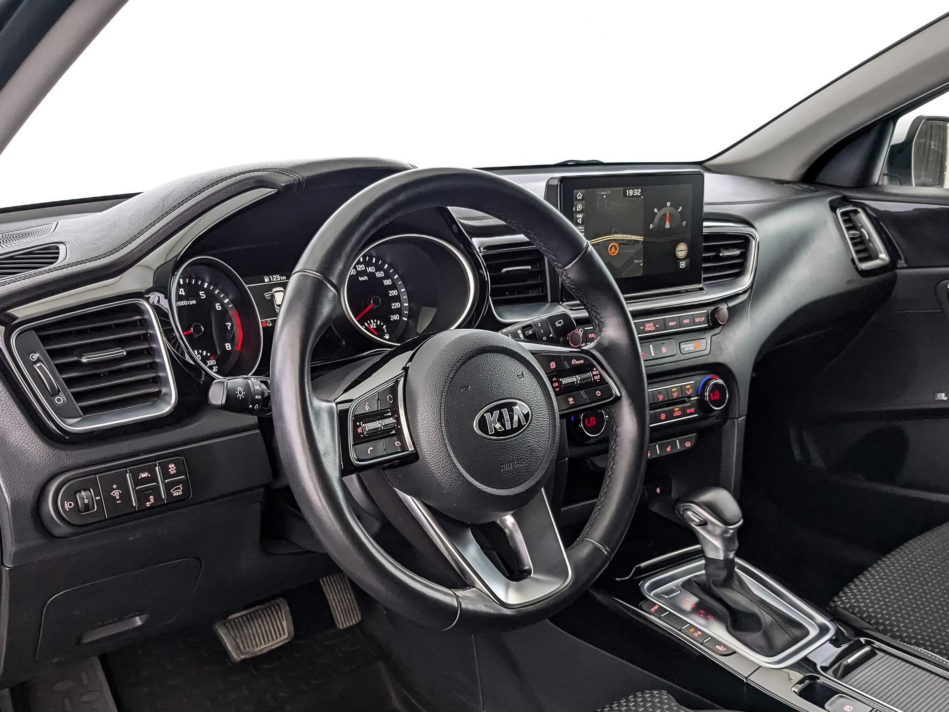 Kia Ceed Белый, 2019, 39 153 км