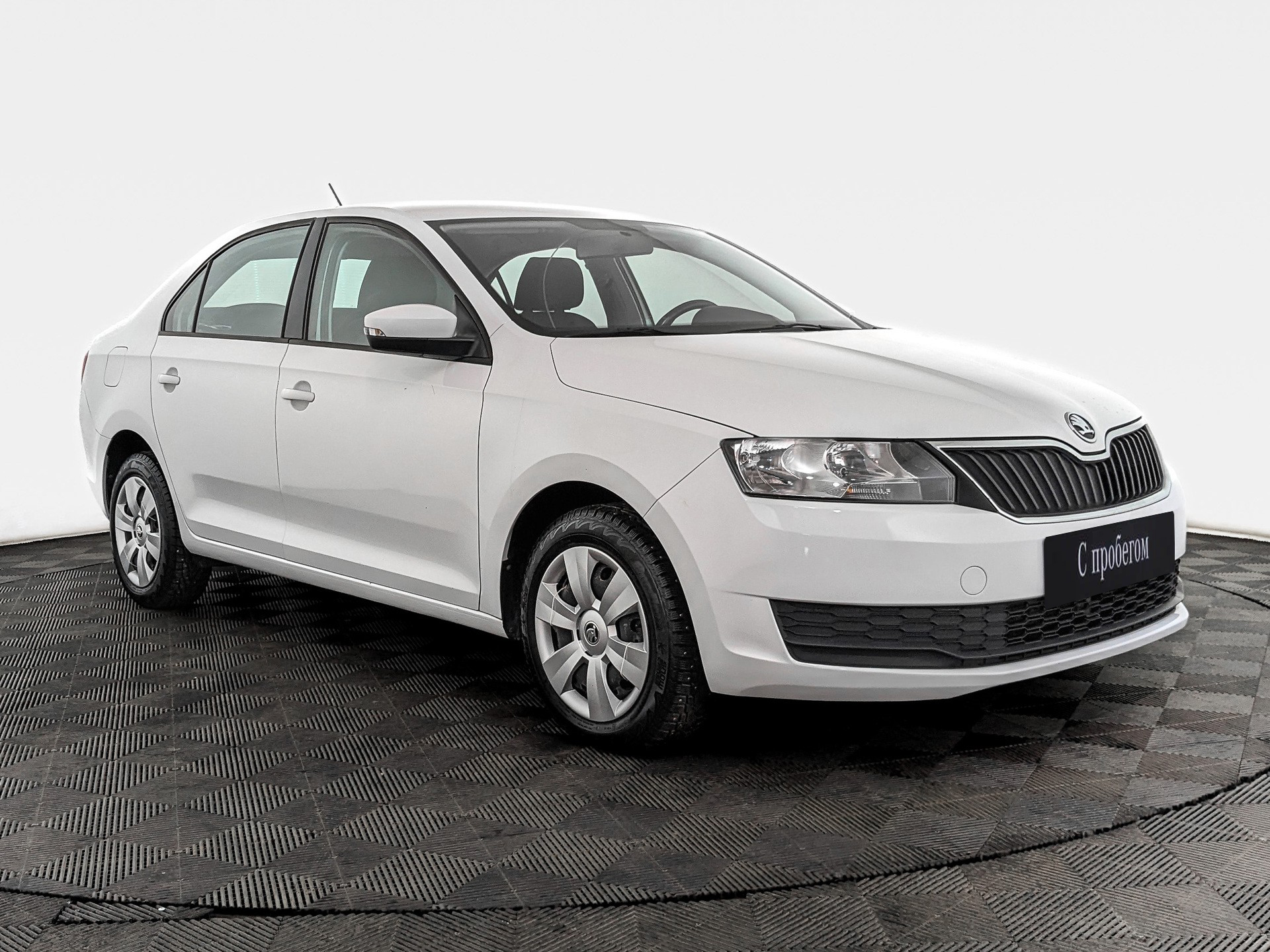 Skoda Rapid Белый, 2019, 119 502 км