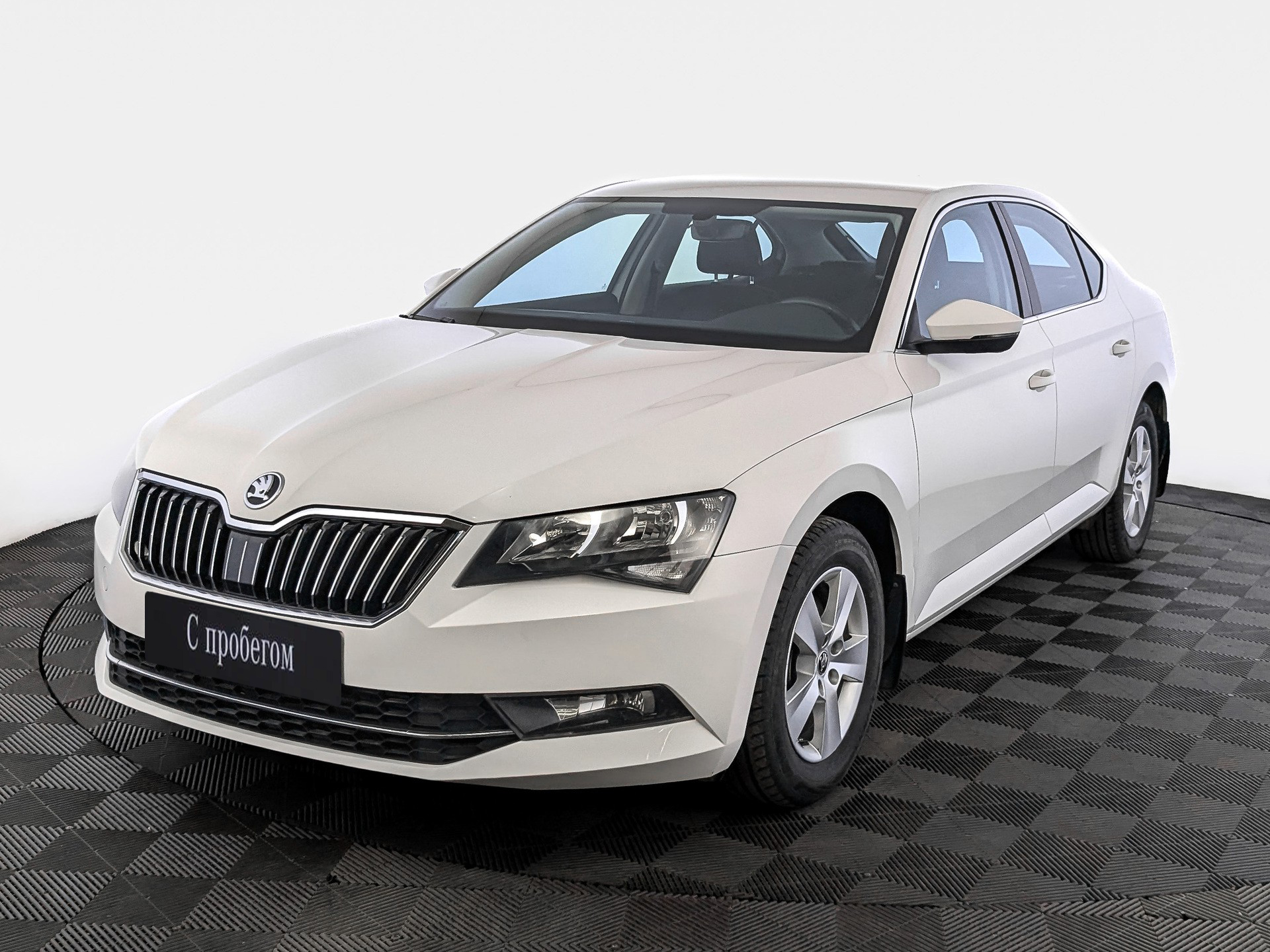 Skoda Superb белый, 2017, 105 276 км