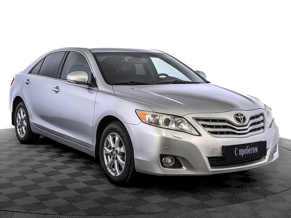 Toyota Camry Серебристый, 2010, 325 463 км