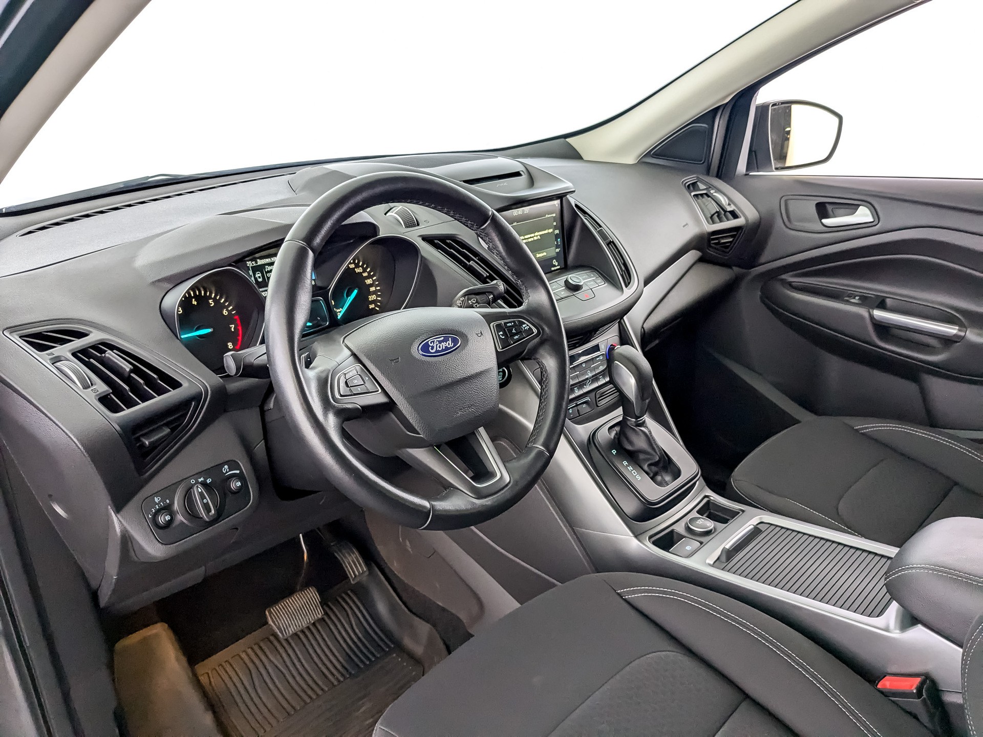 Ford Kuga серый, 2018, 111 000 км