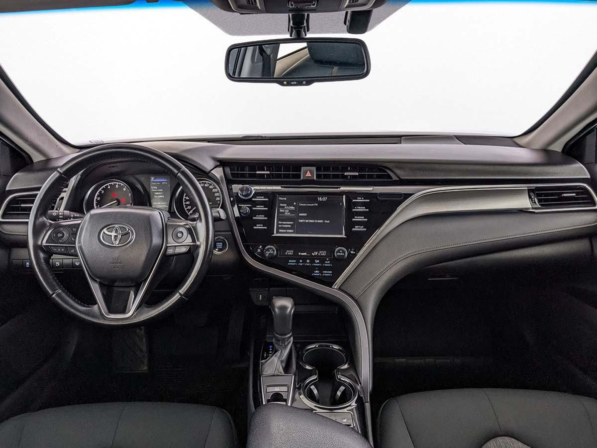 Toyota Camry Серебряный, 2018, 126 427 км