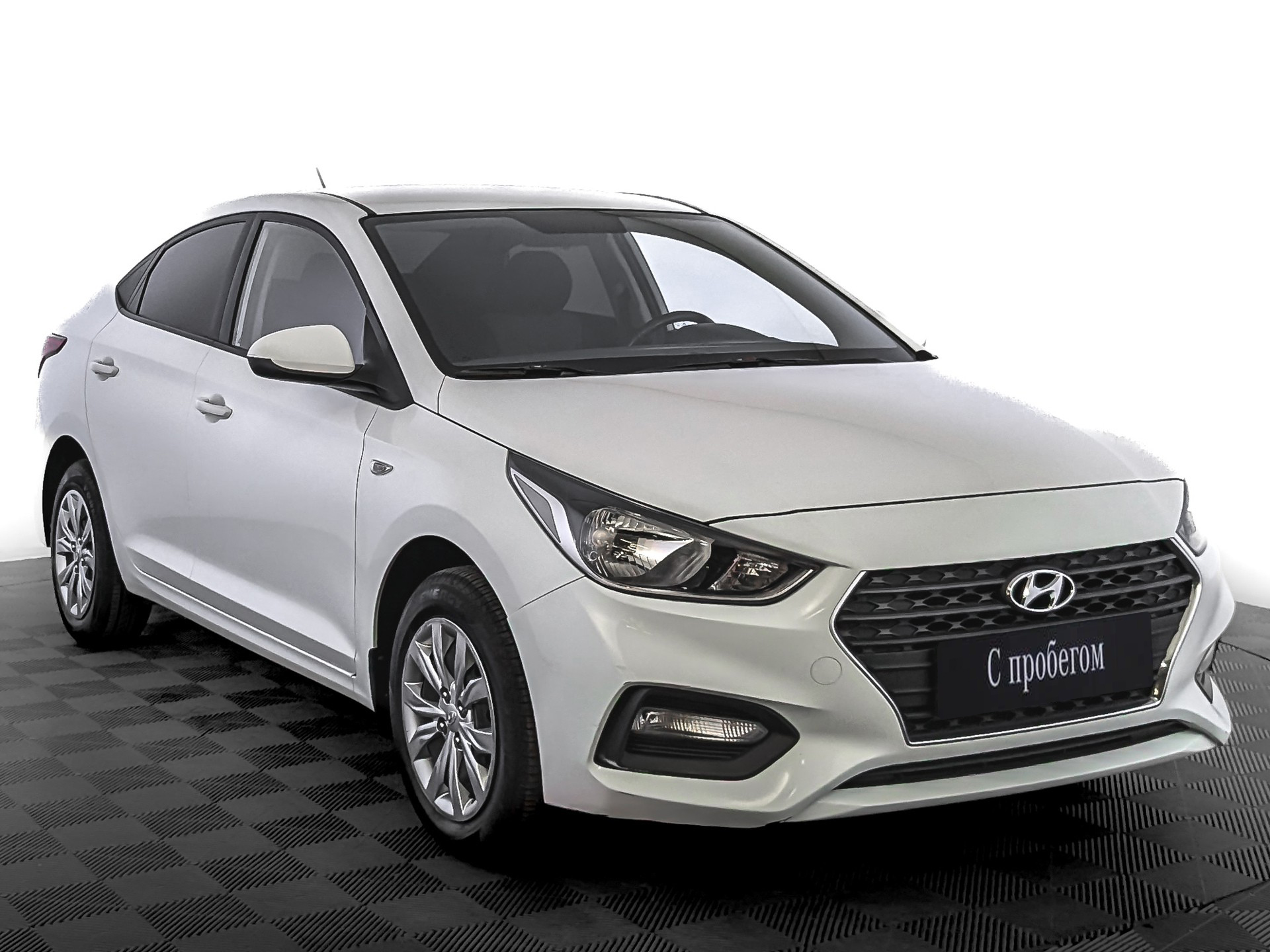 Hyundai Solaris Белый, 2019, 107 143 км