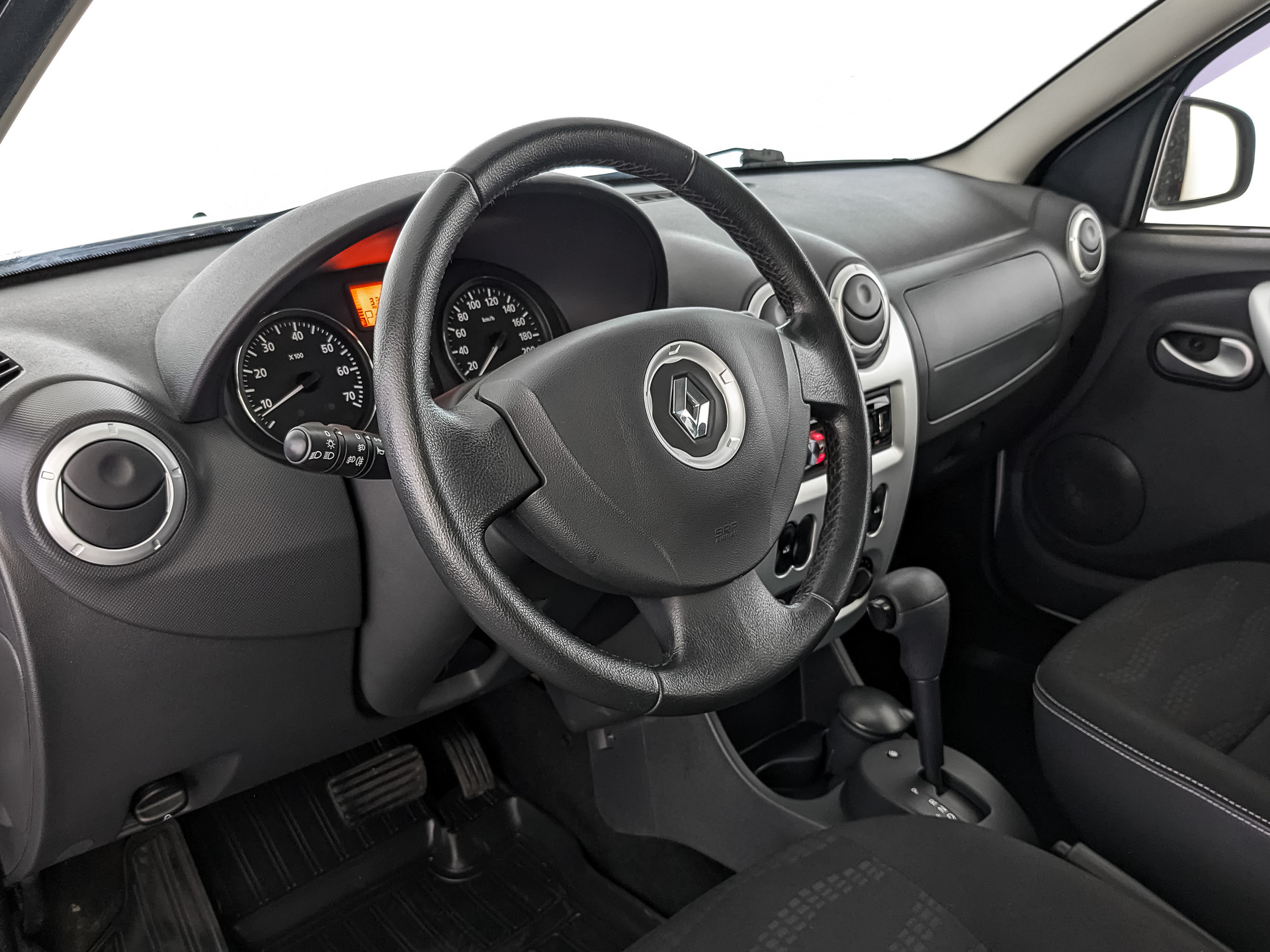 Renault Sandero Серебристый, 2013, 33 626 км