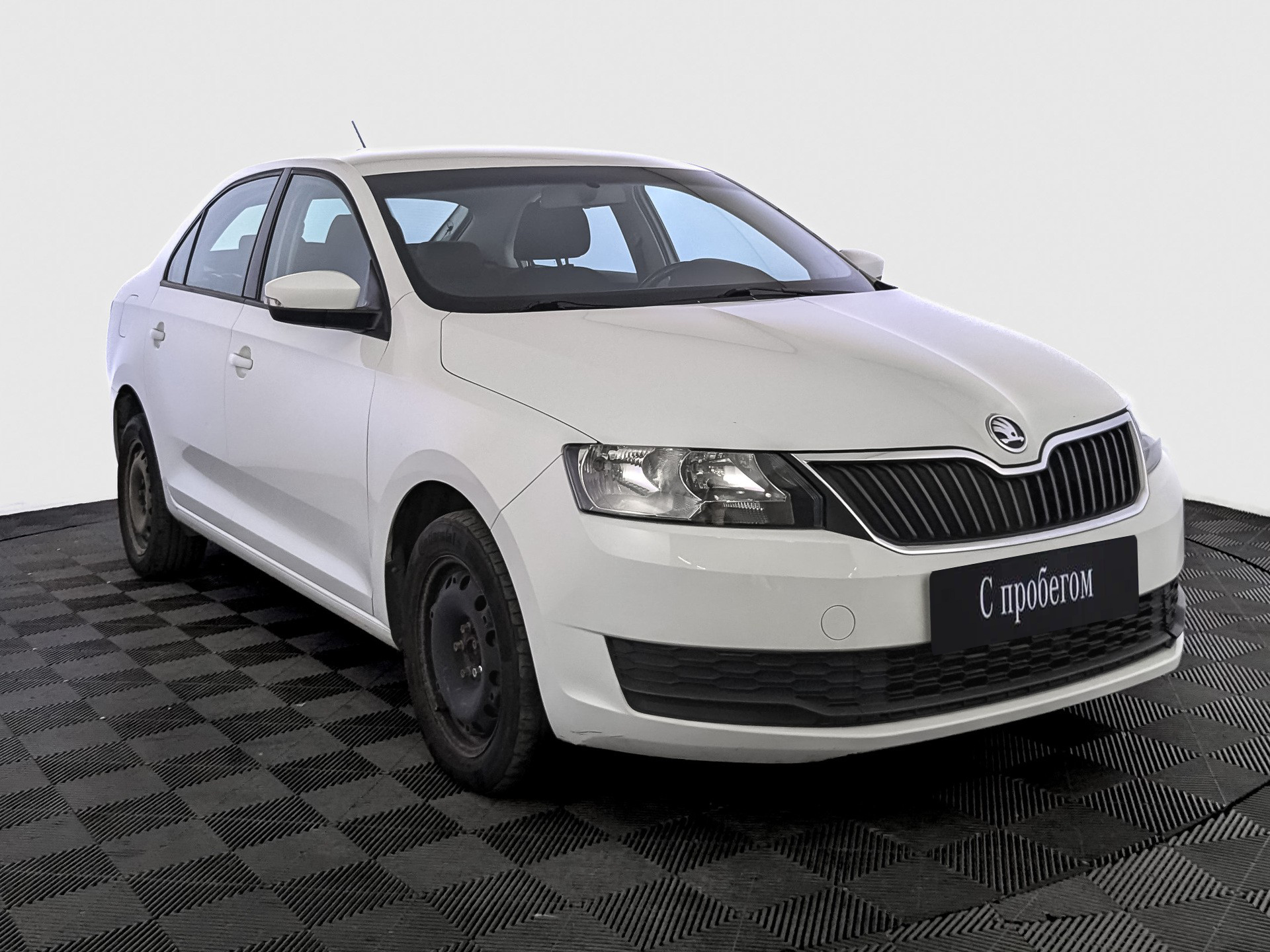 Skoda Rapid Белый, 2019, 89 074 км