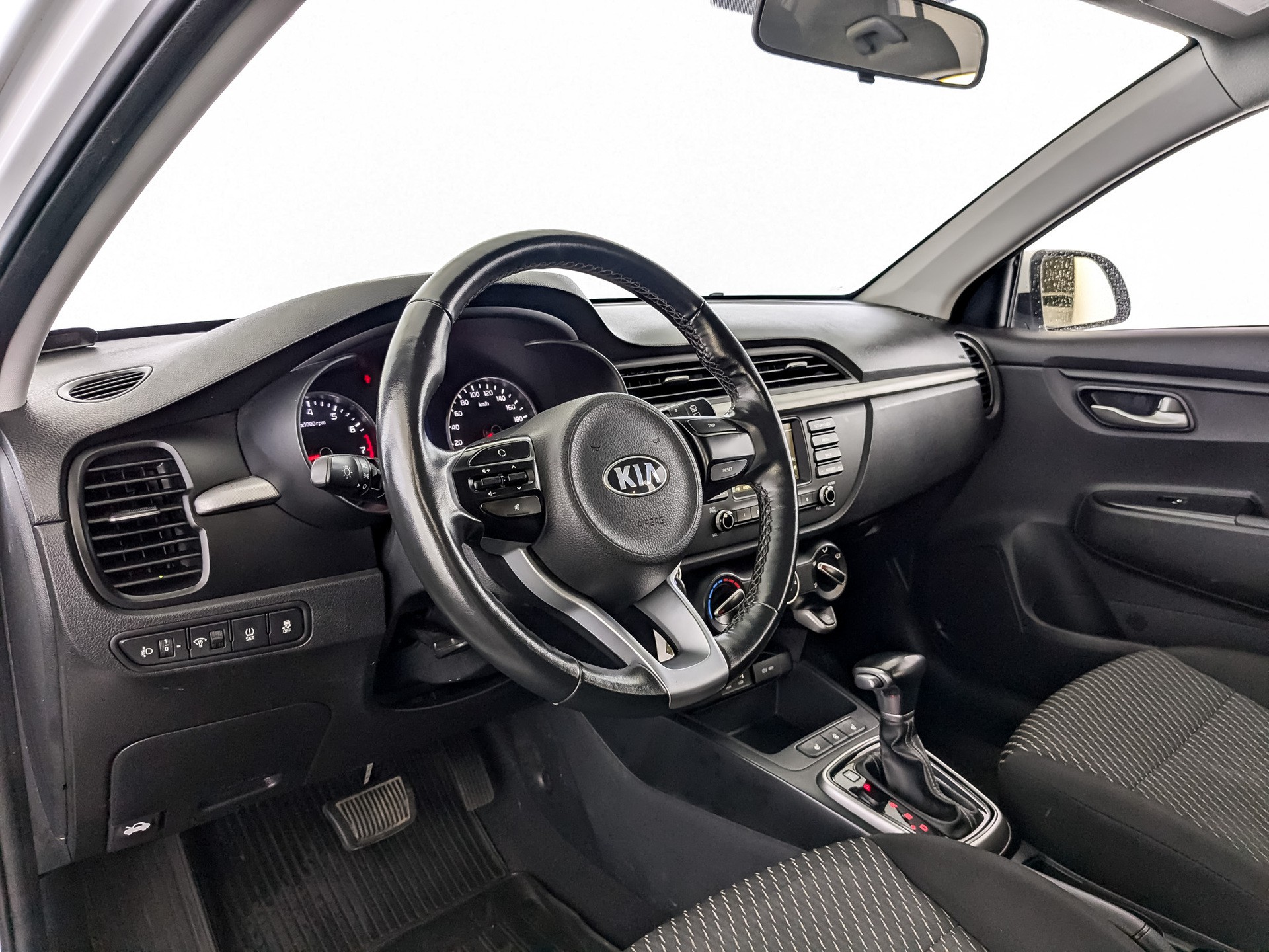 Kia Rio Белый, 2019, 125 963 км