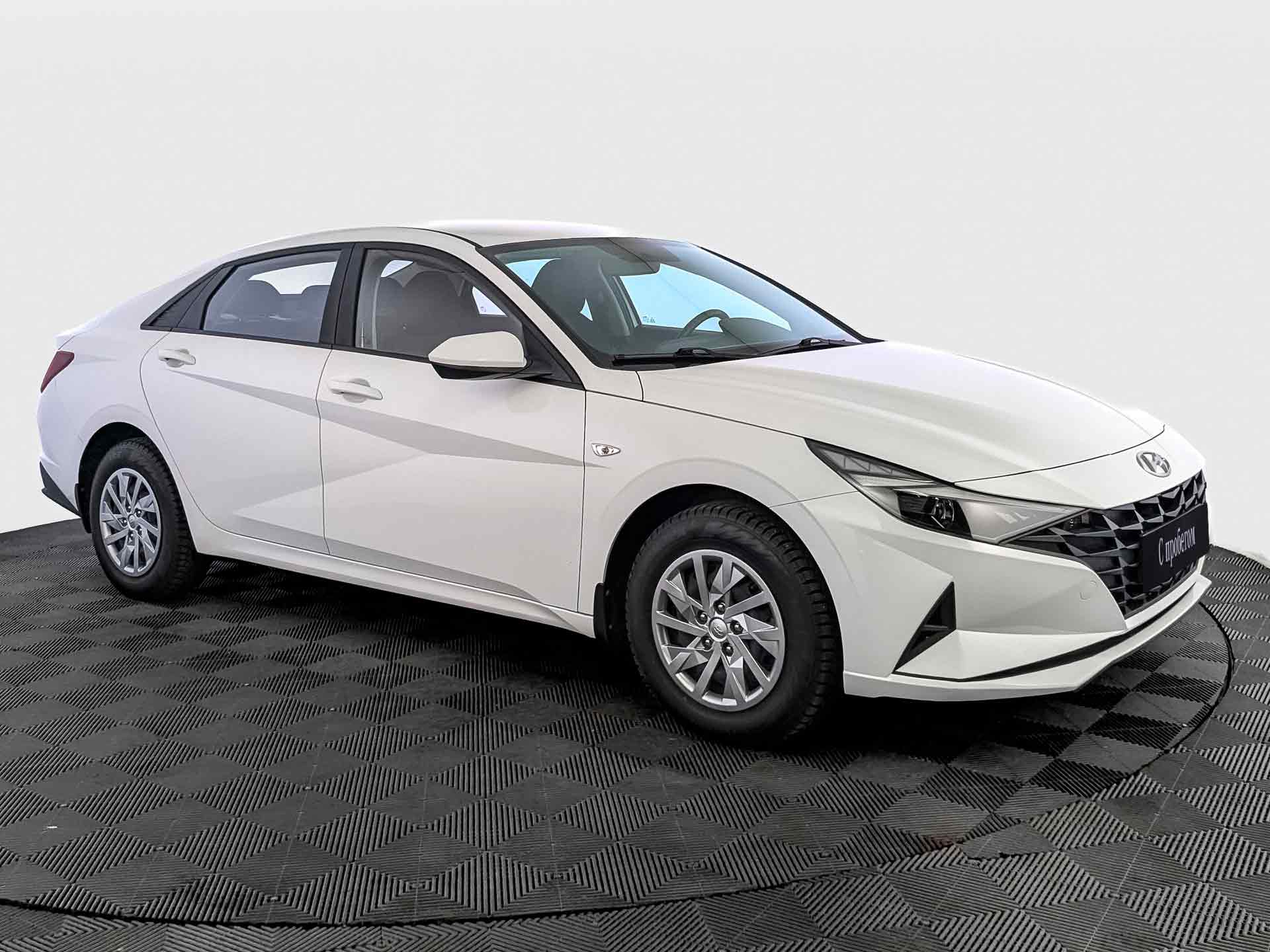 Hyundai Elantra Белый, 2021, 43 368 км