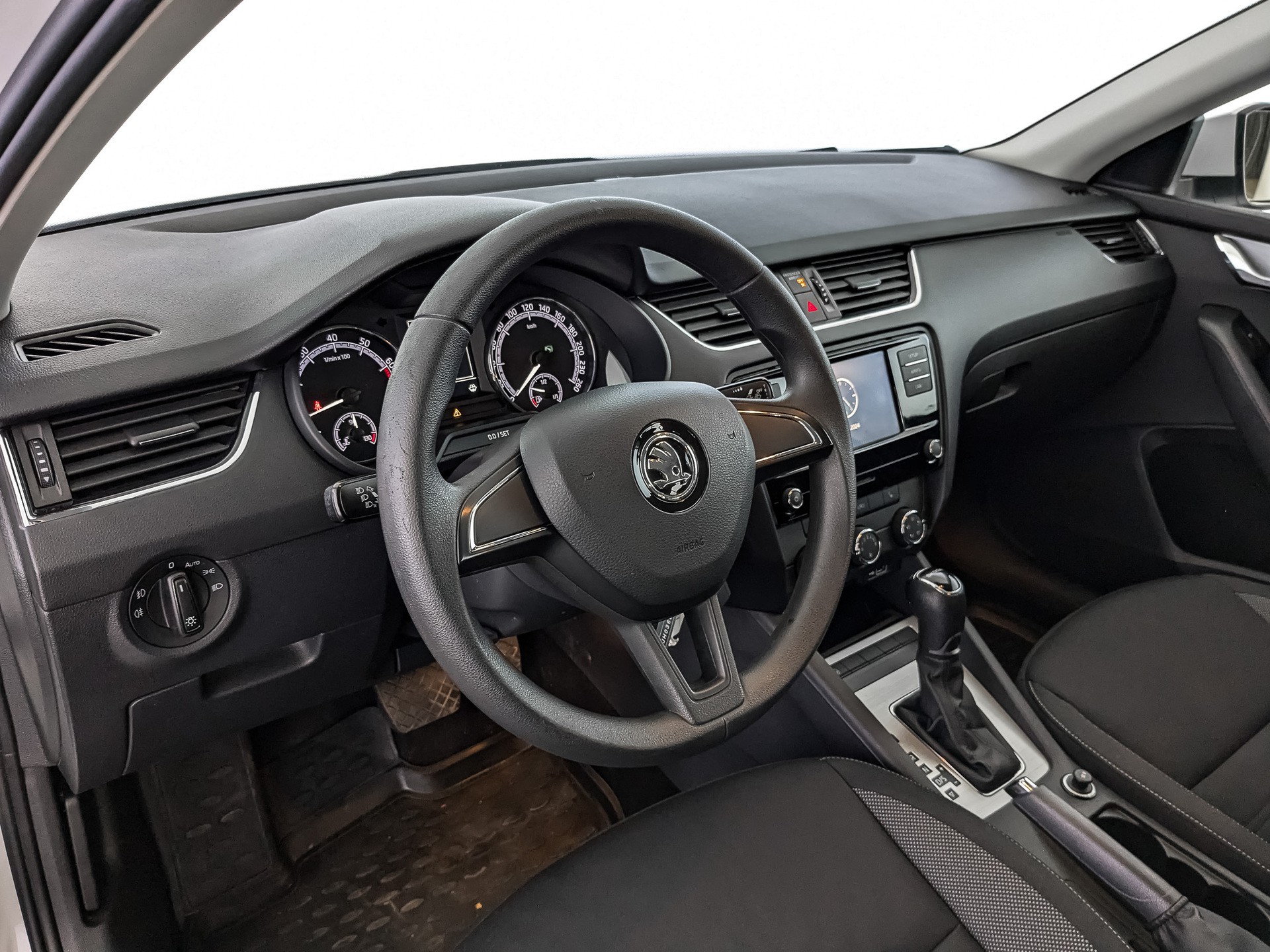 Skoda Octavia Белый, 2018, 95 864 км