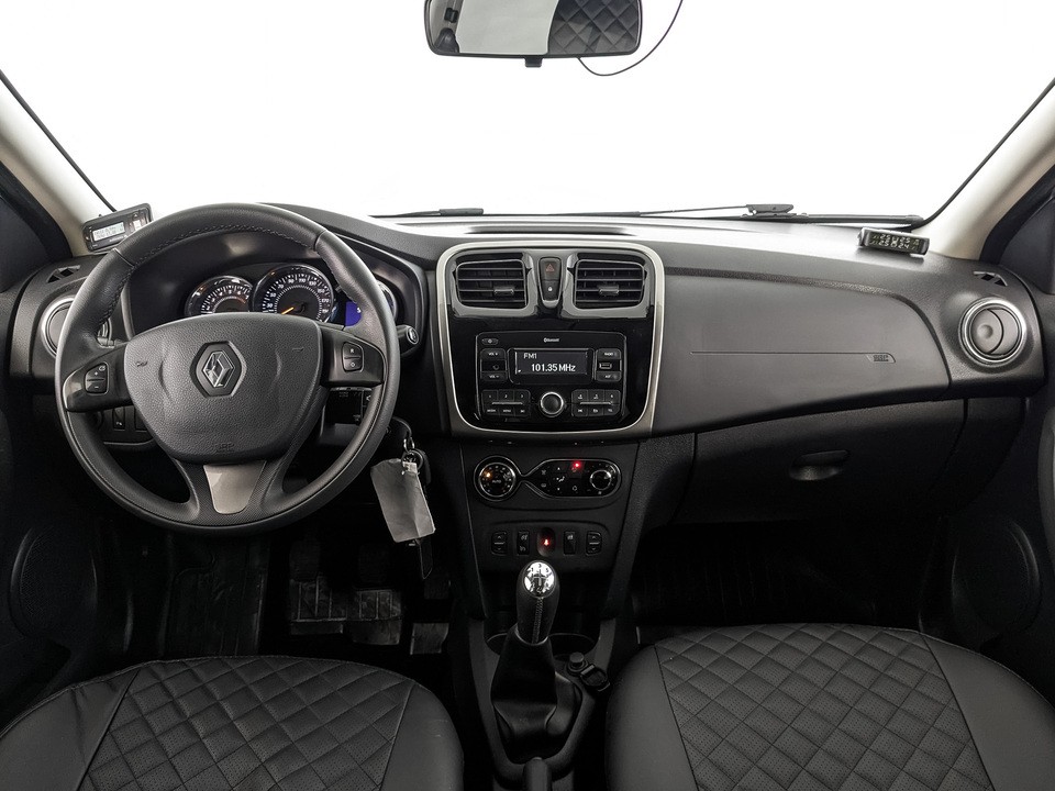 Renault Sandero Серебристый, 2018, 98 092 км