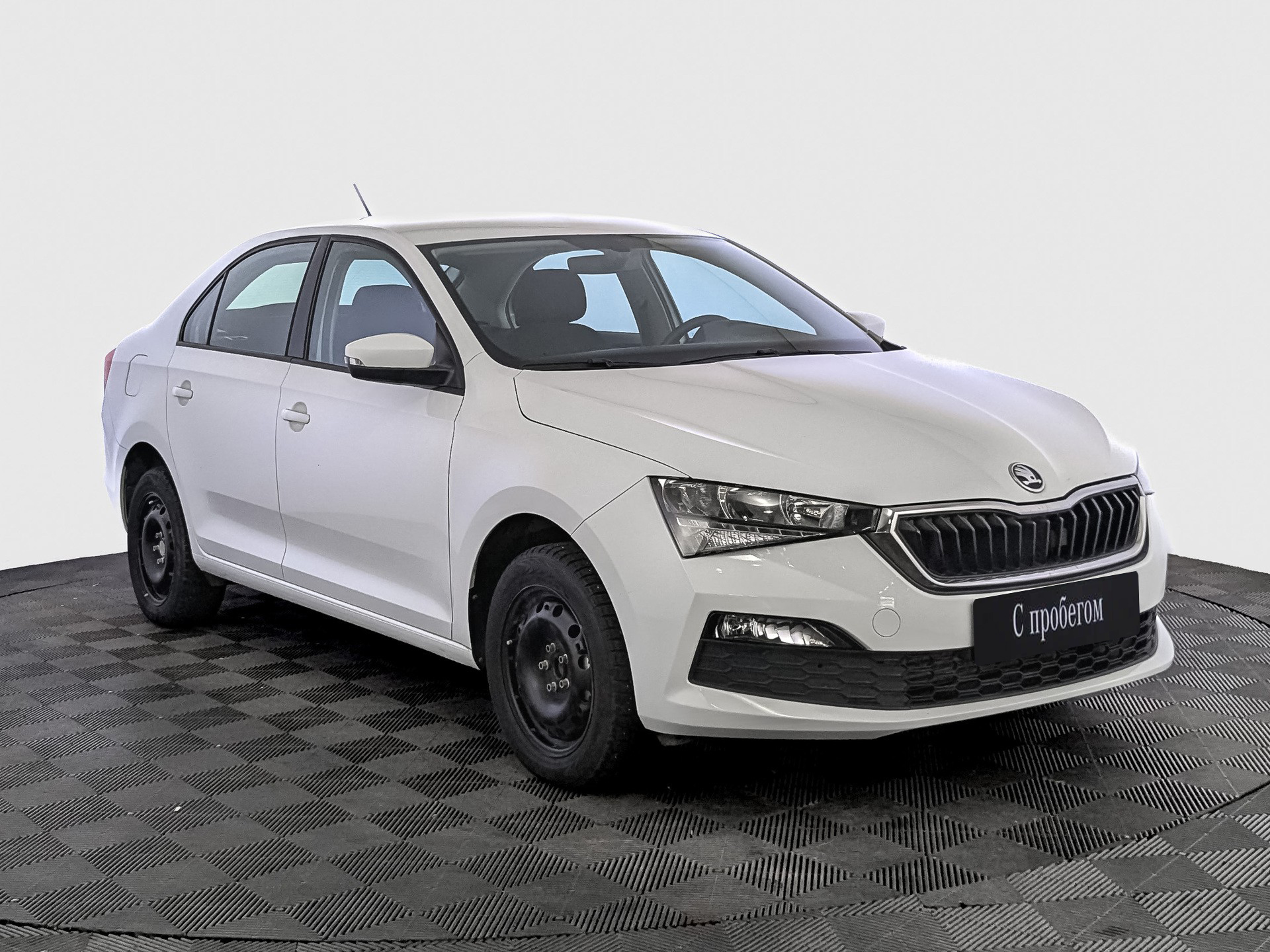 Skoda Rapid белый, 2020, 81 868 км