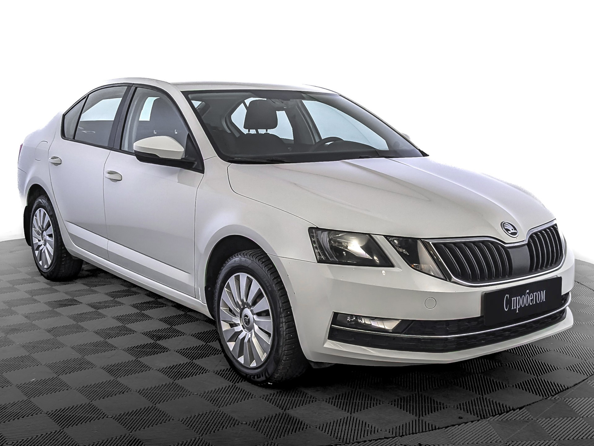 Skoda Octavia Белый, 2017, 140 461 км