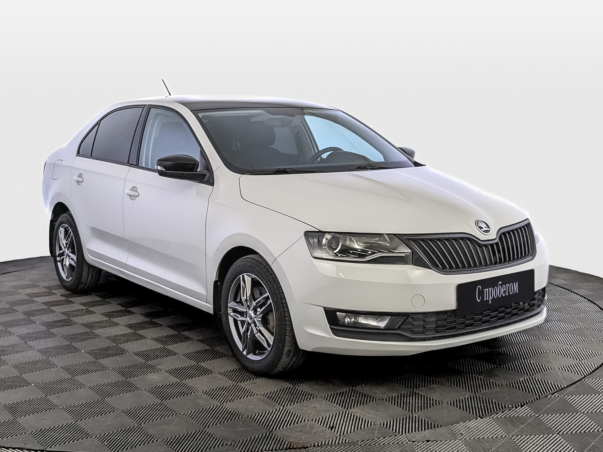 Skoda Rapid Белый, 2019, 82 706 км