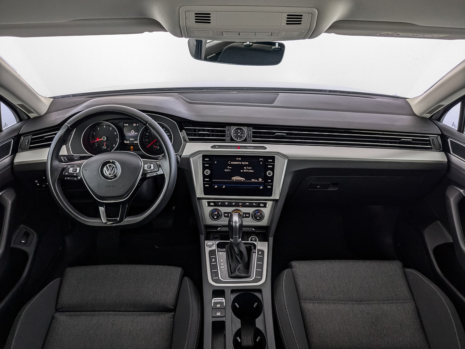 Volkswagen Passat Белый, 2019, 56 357 км