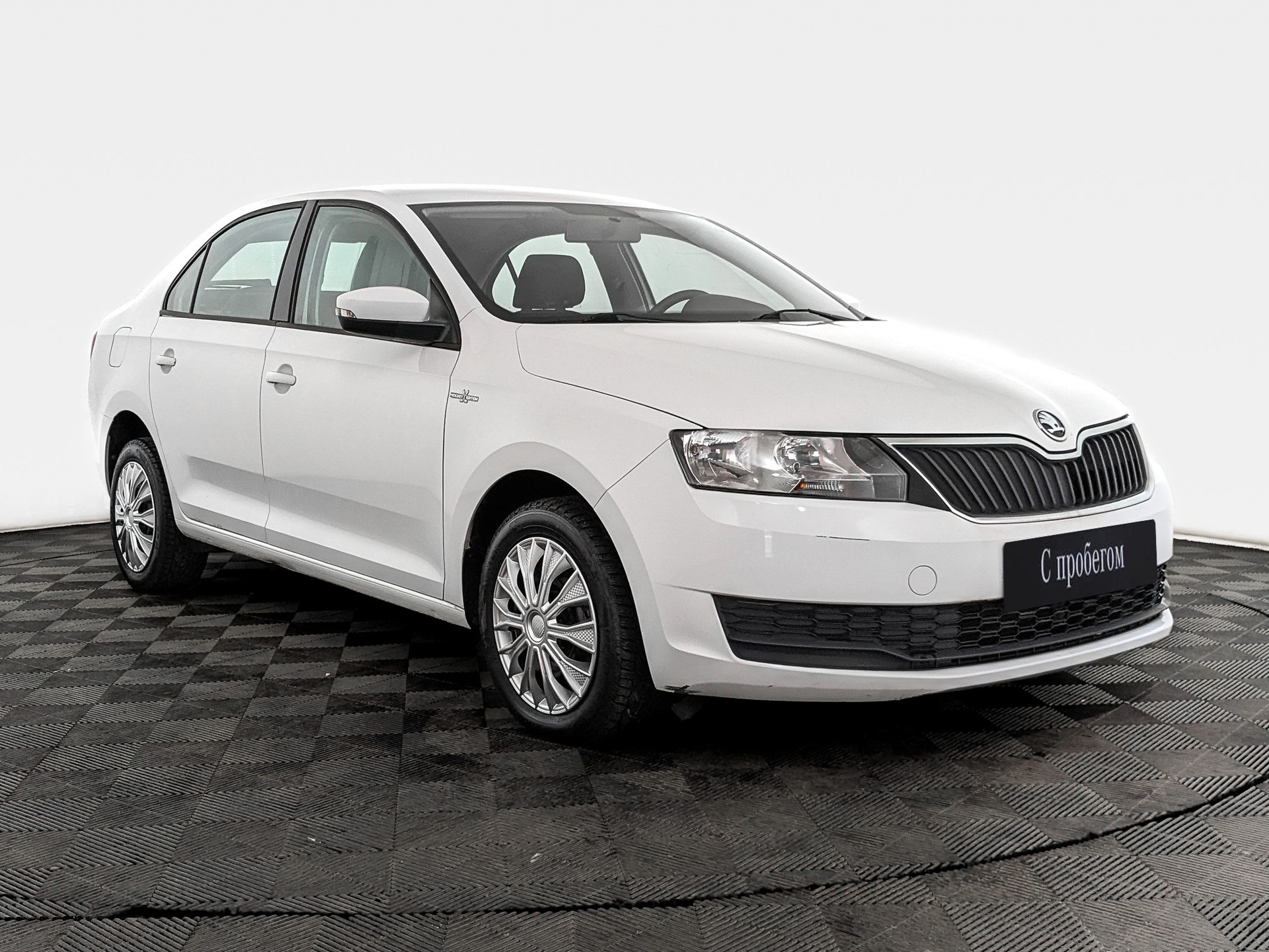 Skoda Rapid Белый, 2019, 85 024 км