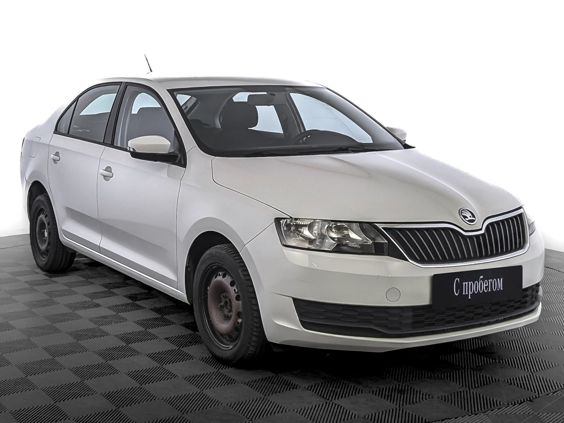 Skoda Rapid Белый, 2019, 83 526 км