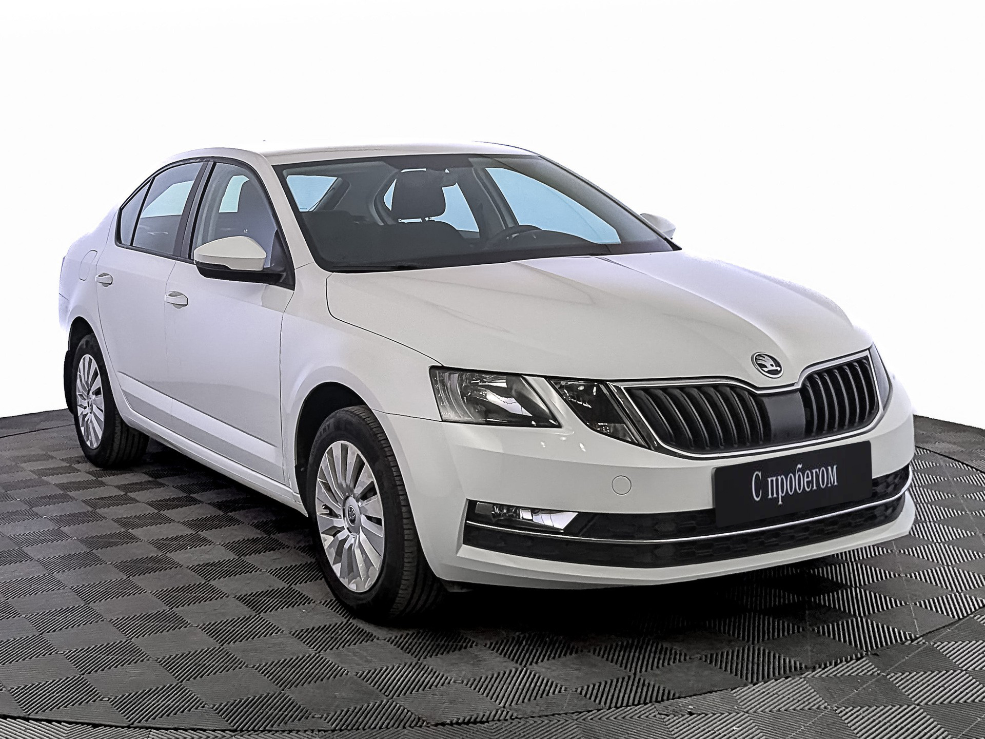 Skoda Octavia Белый, 2019, 75 122 км