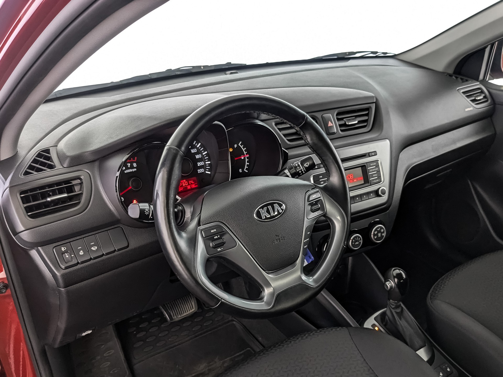 Kia Rio Белый, 2018, 68 954 км