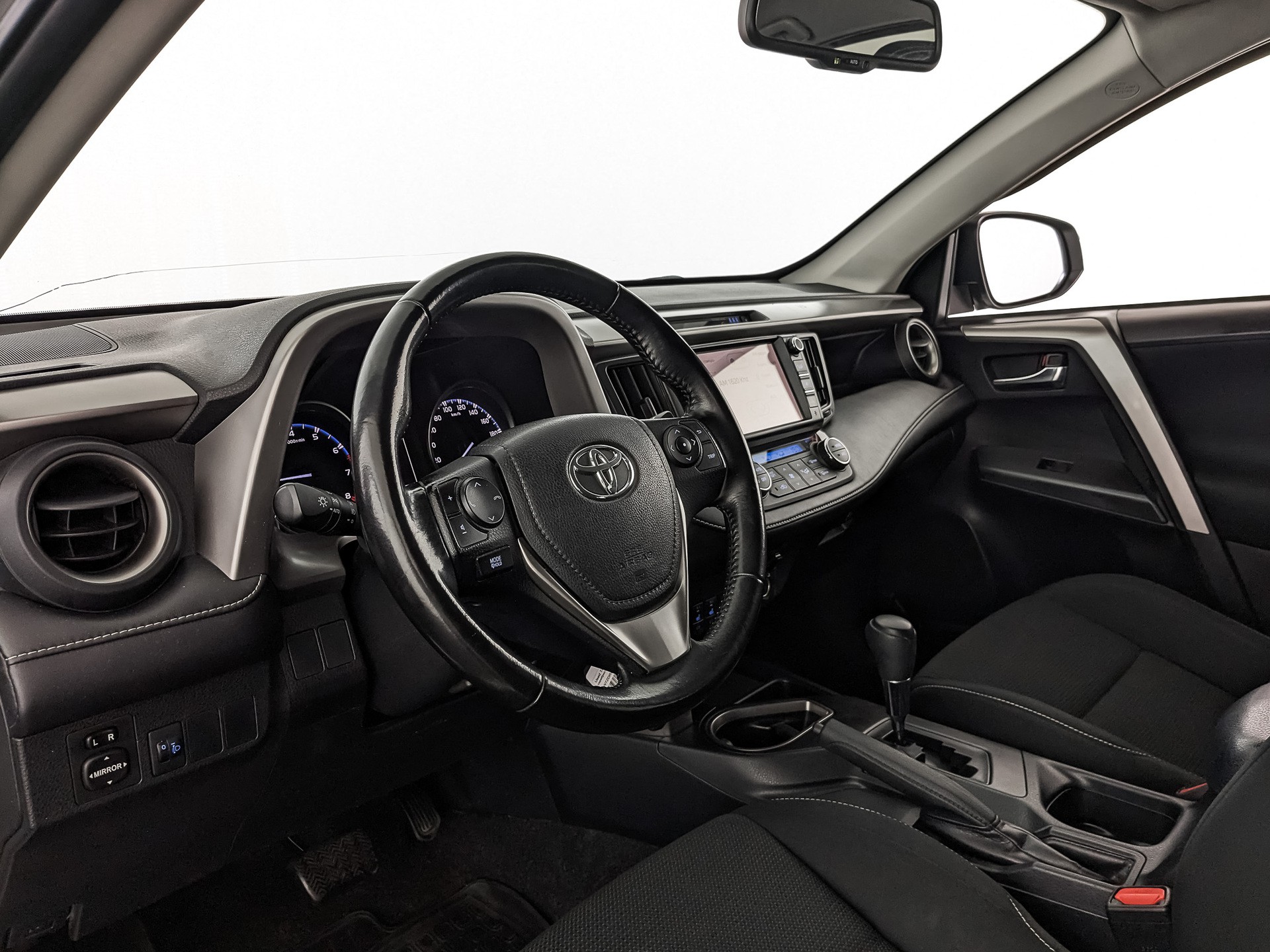 Toyota RAV4 Серебристый, 2019, 115 114 км