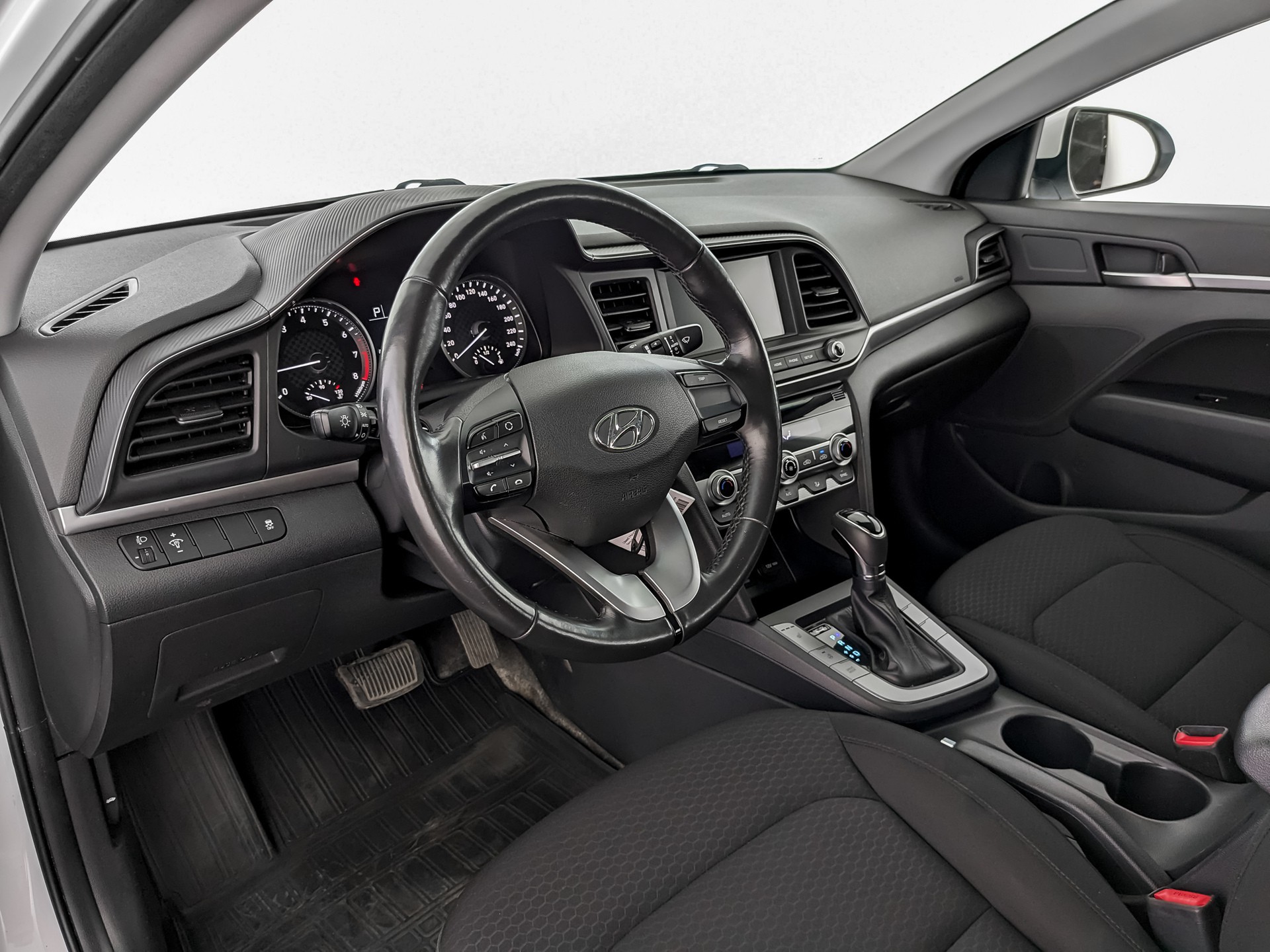 Hyundai Elantra Белый, 2020, 47 171 км