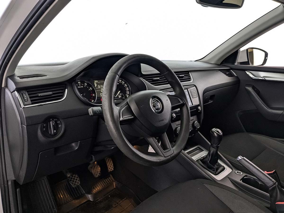 Skoda Octavia Белый, 2017, 201 226 км