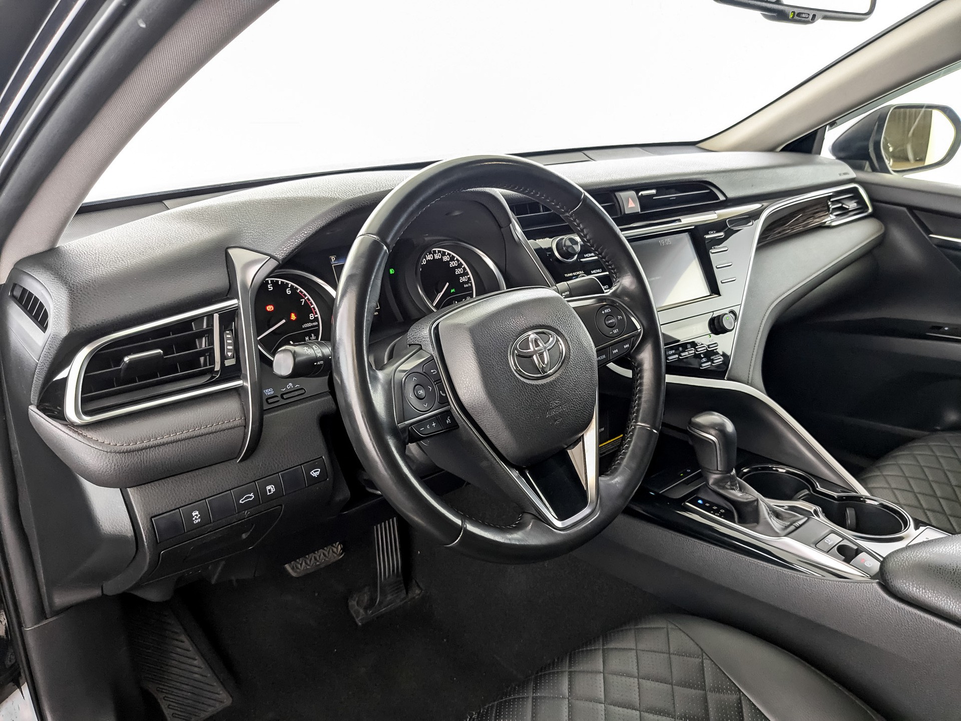 Toyota Camry Черный, 2019, 180 248 км