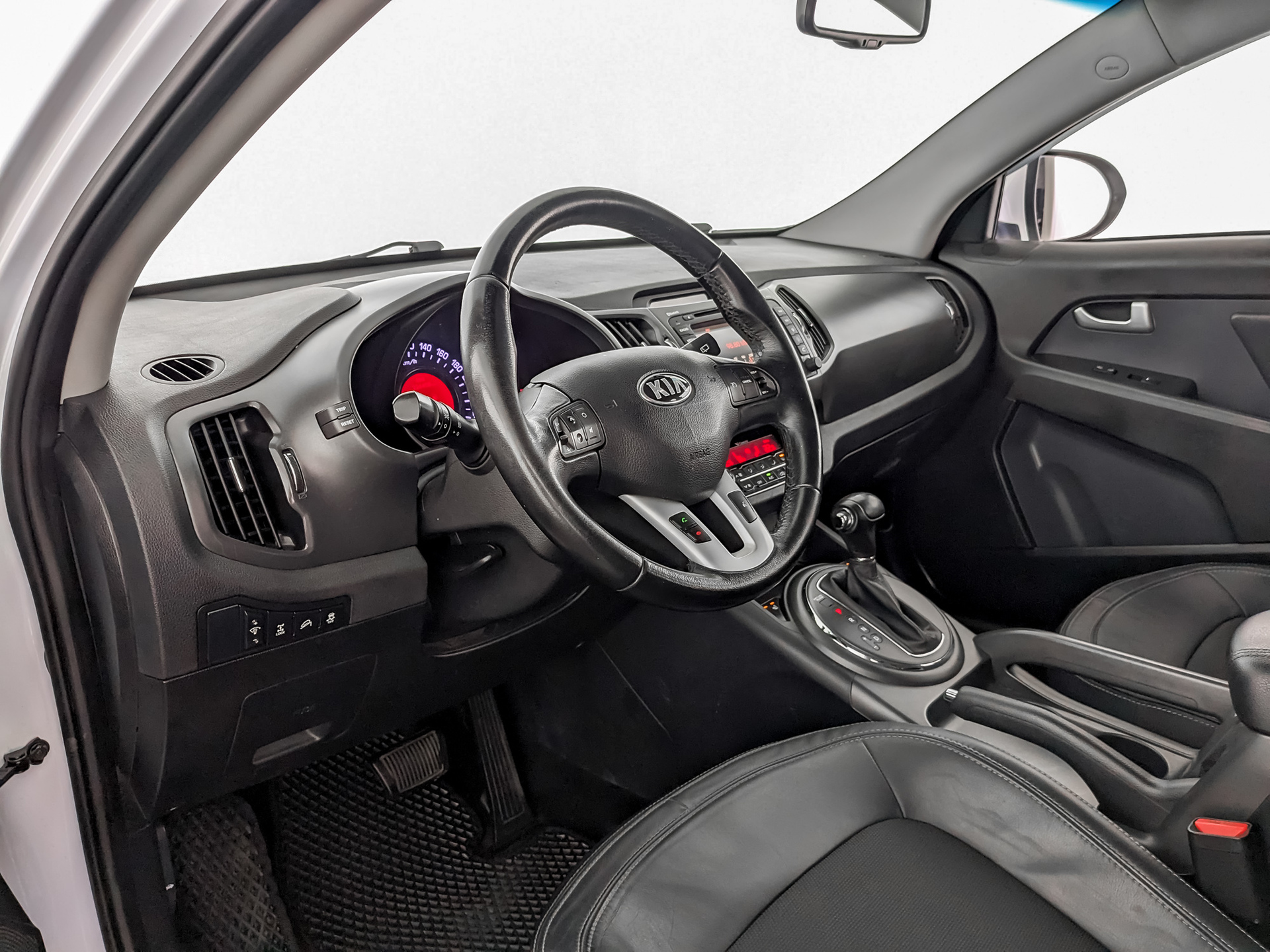 Kia Sportage Белый, 2013, 226 406 км