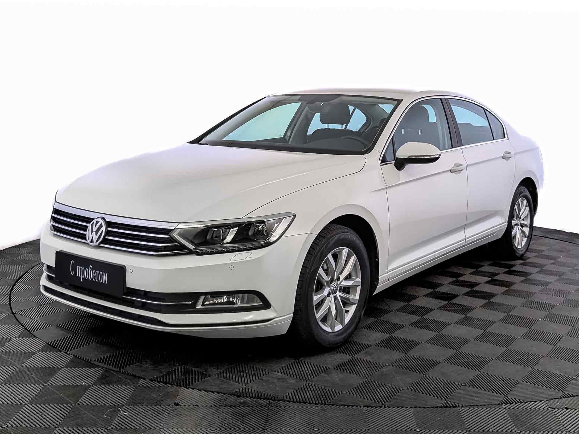 Volkswagen Passat Белый, 2019, 35 652 км