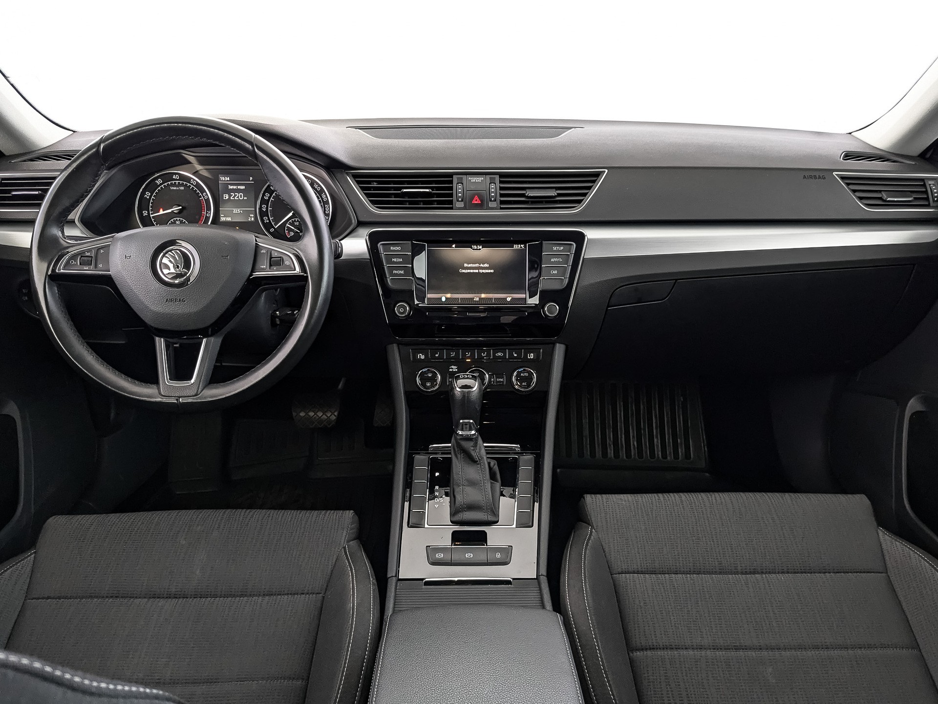 Skoda Superb белый, 2019, 59 160 км