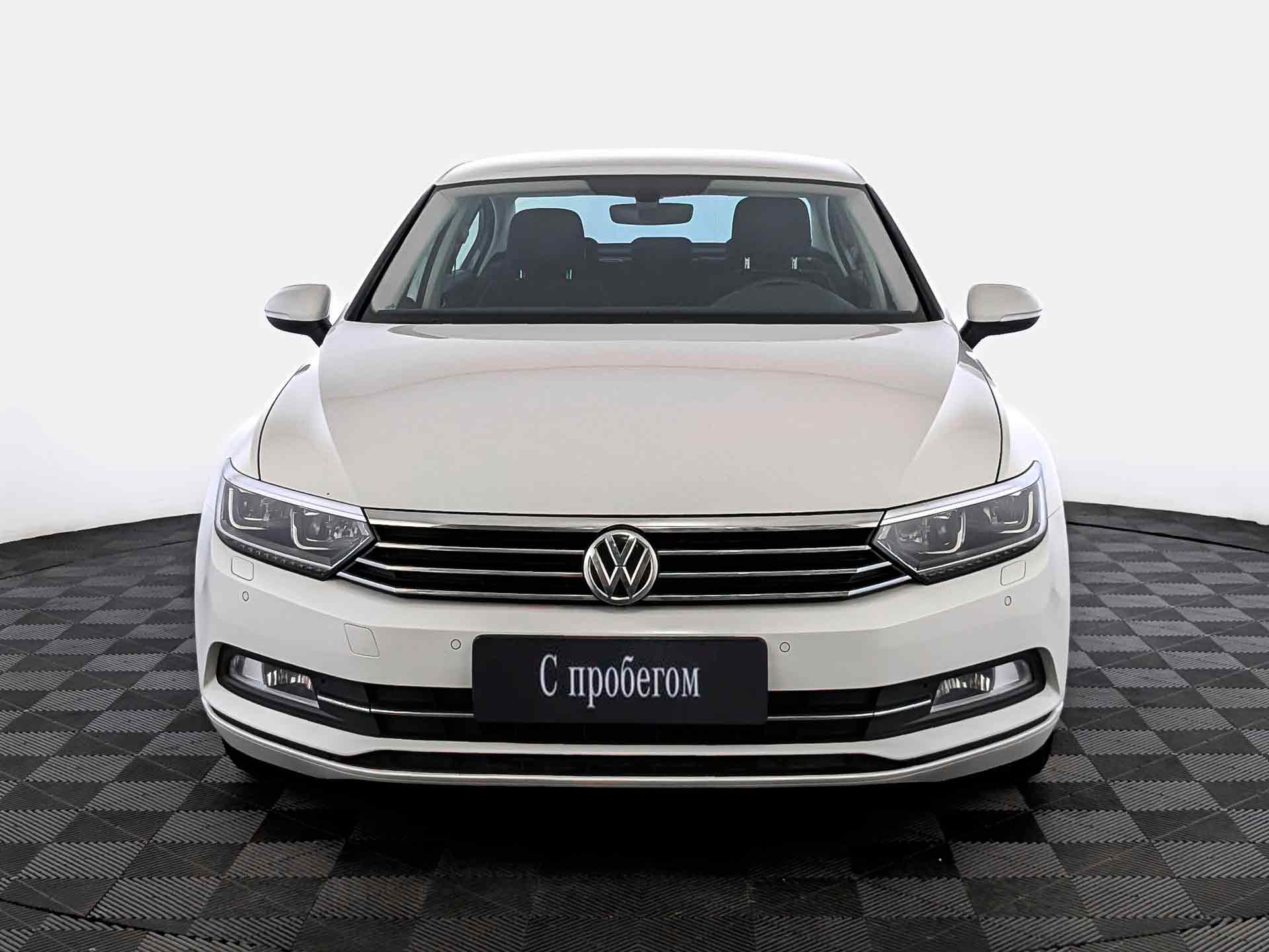 Volkswagen Passat Белый, 2019, 56 357 км