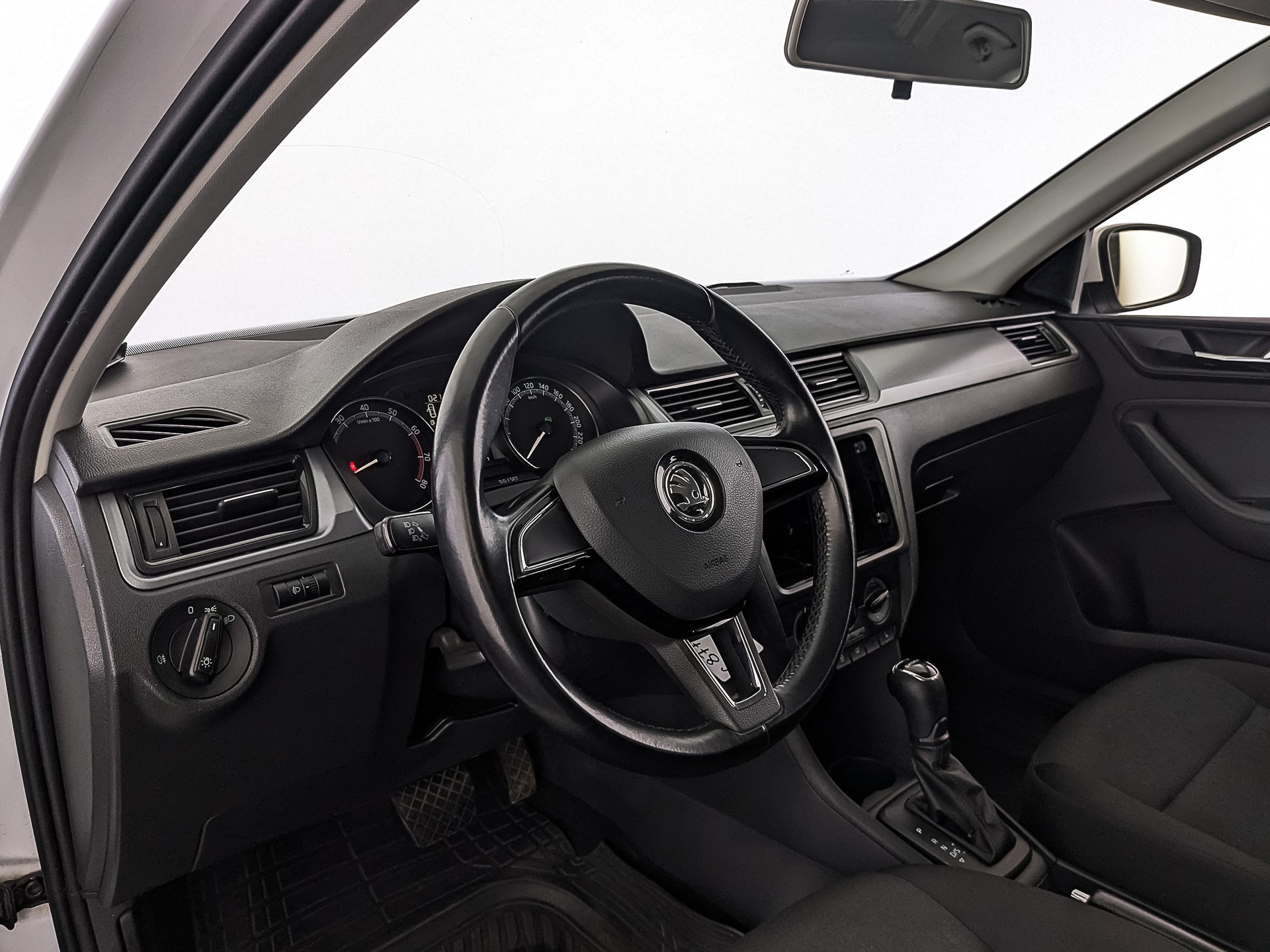 Skoda Rapid Белый, 2019, 91 929 км