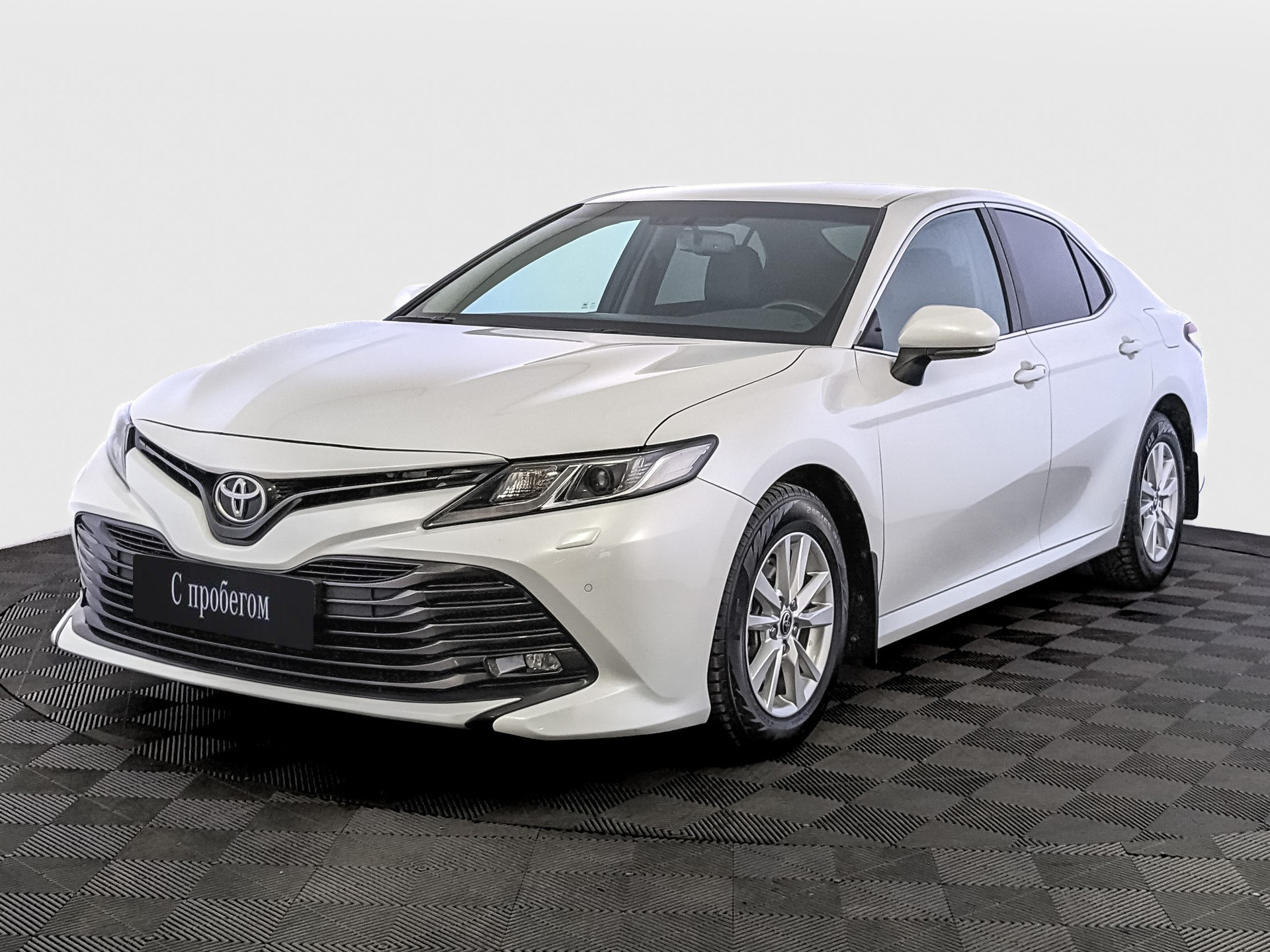 Toyota Camry Белый, 2021, 77 532 км