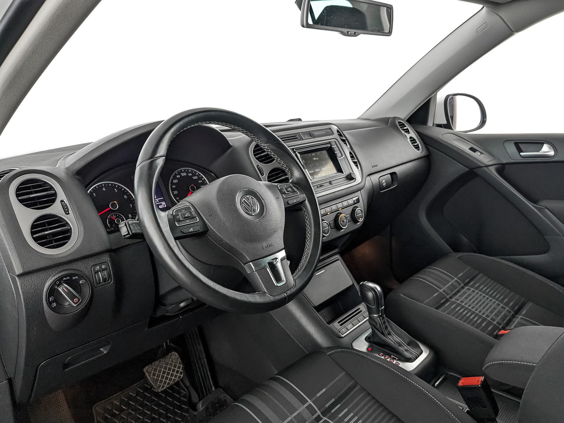 Volkswagen Tiguan Белый, 2015, 108 800 км