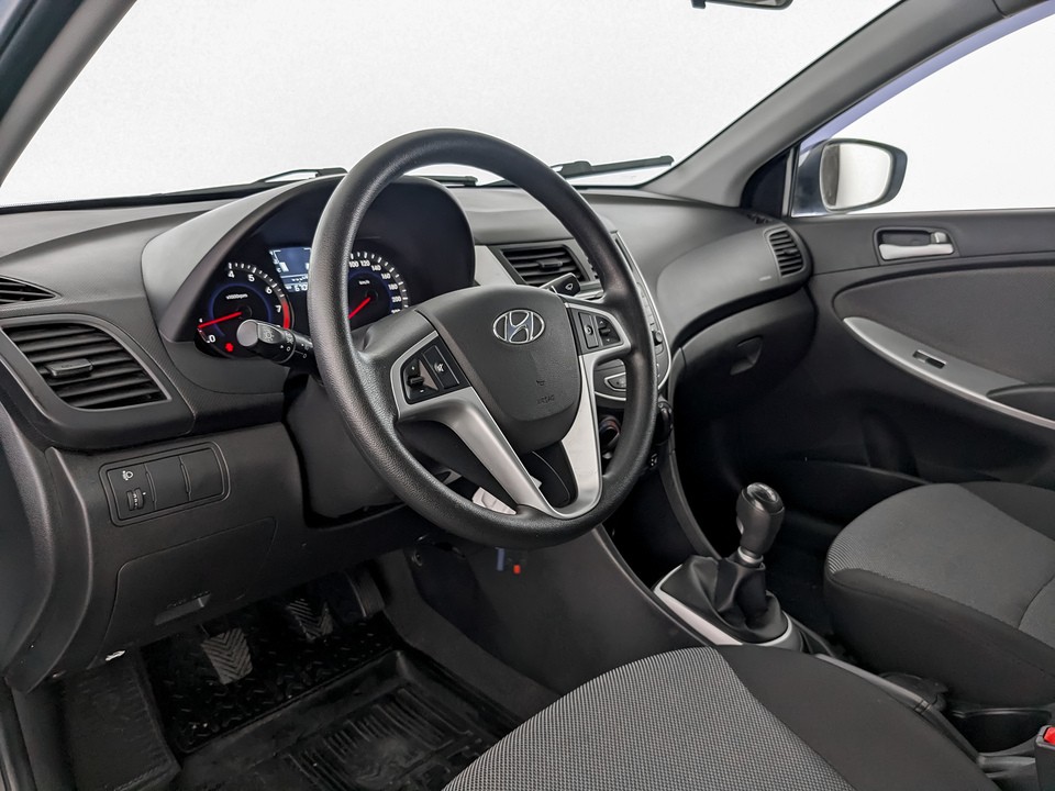 Hyundai Solaris Голубой, 2011, 66 998 км